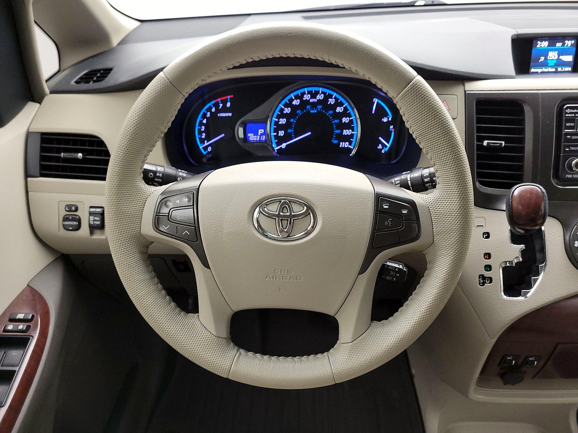 Thumbnail: 2013 Toyota Sienna - 10