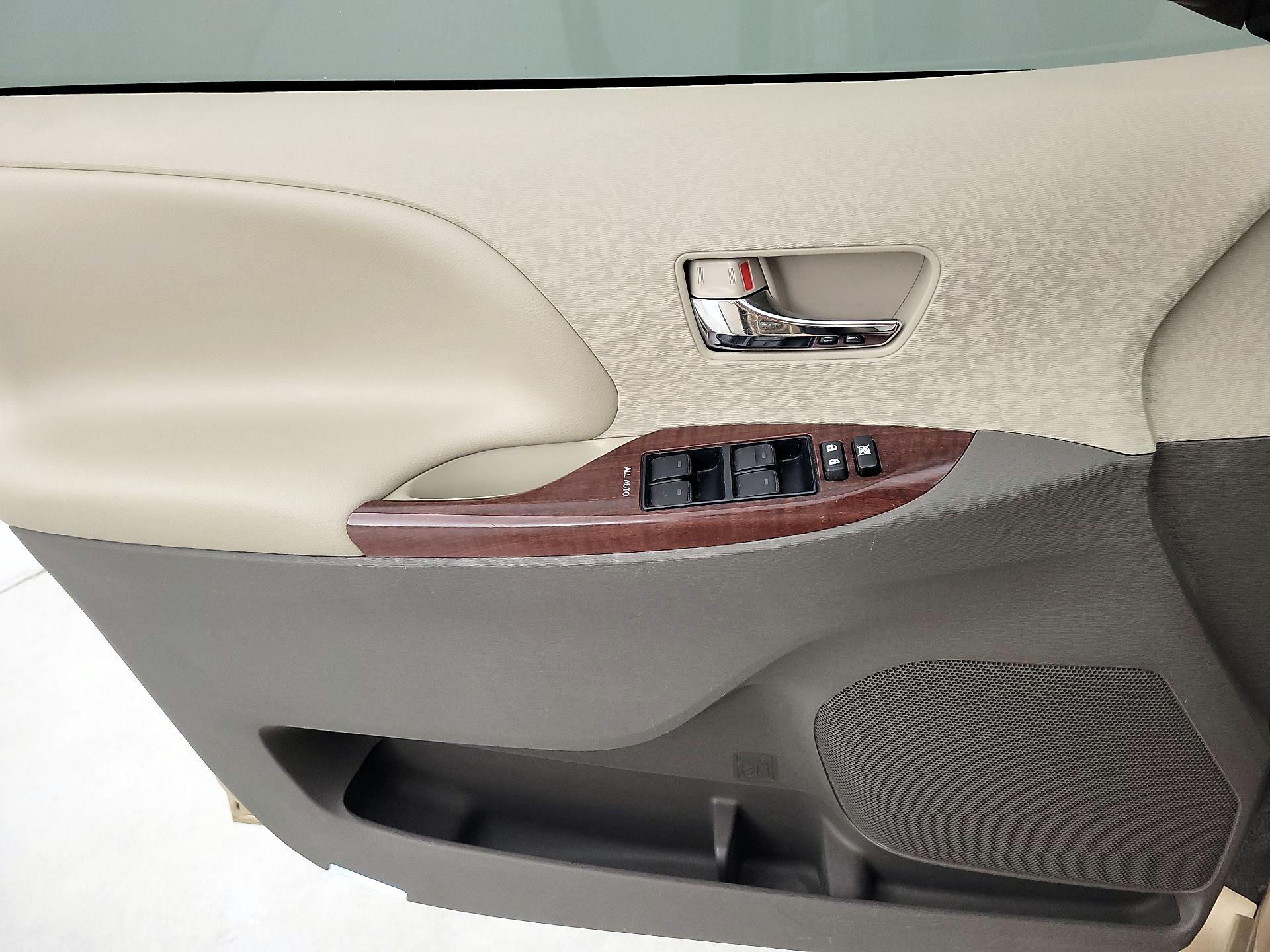 Thumbnail: 2013 Toyota Sienna - 12