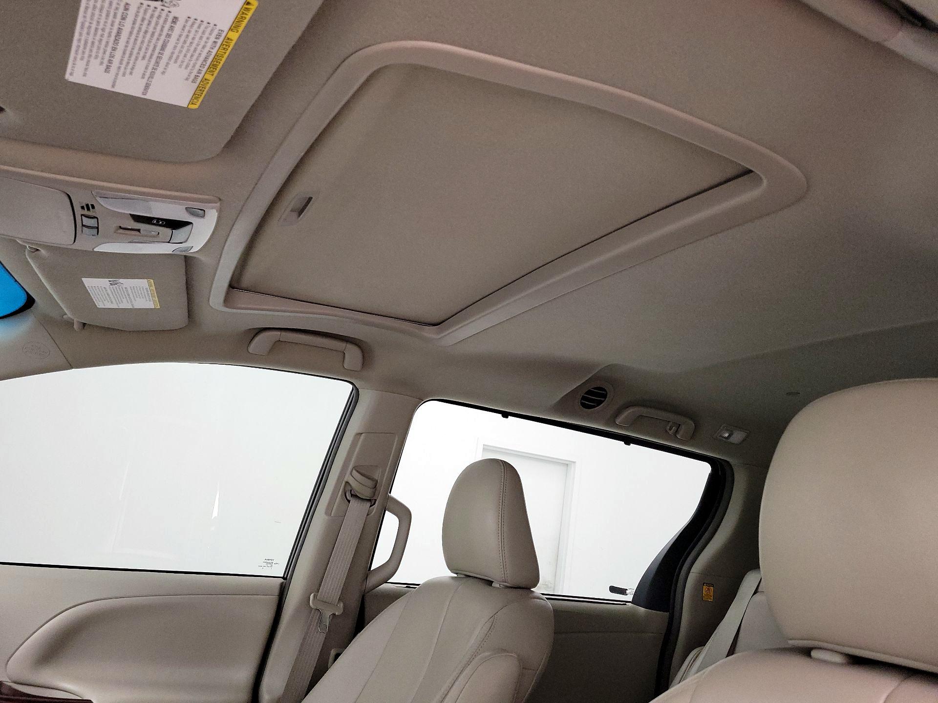 Thumbnail: 2013 Toyota Sienna - 20