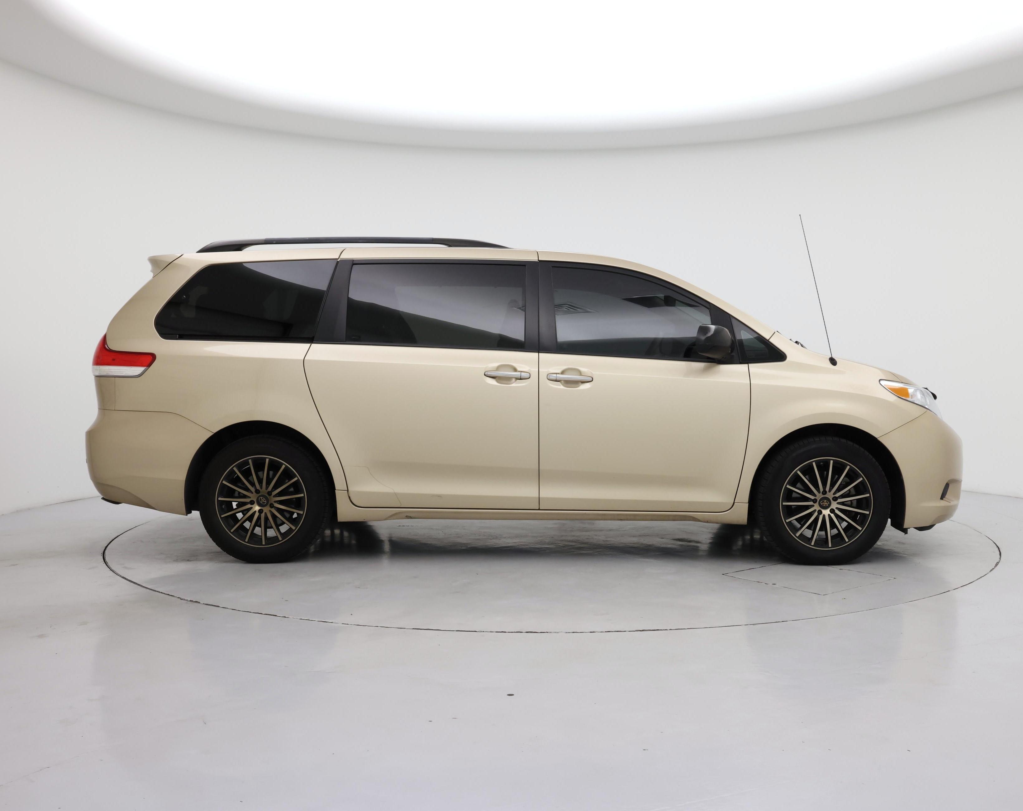 Thumbnail: 2013 Toyota Sienna - 7