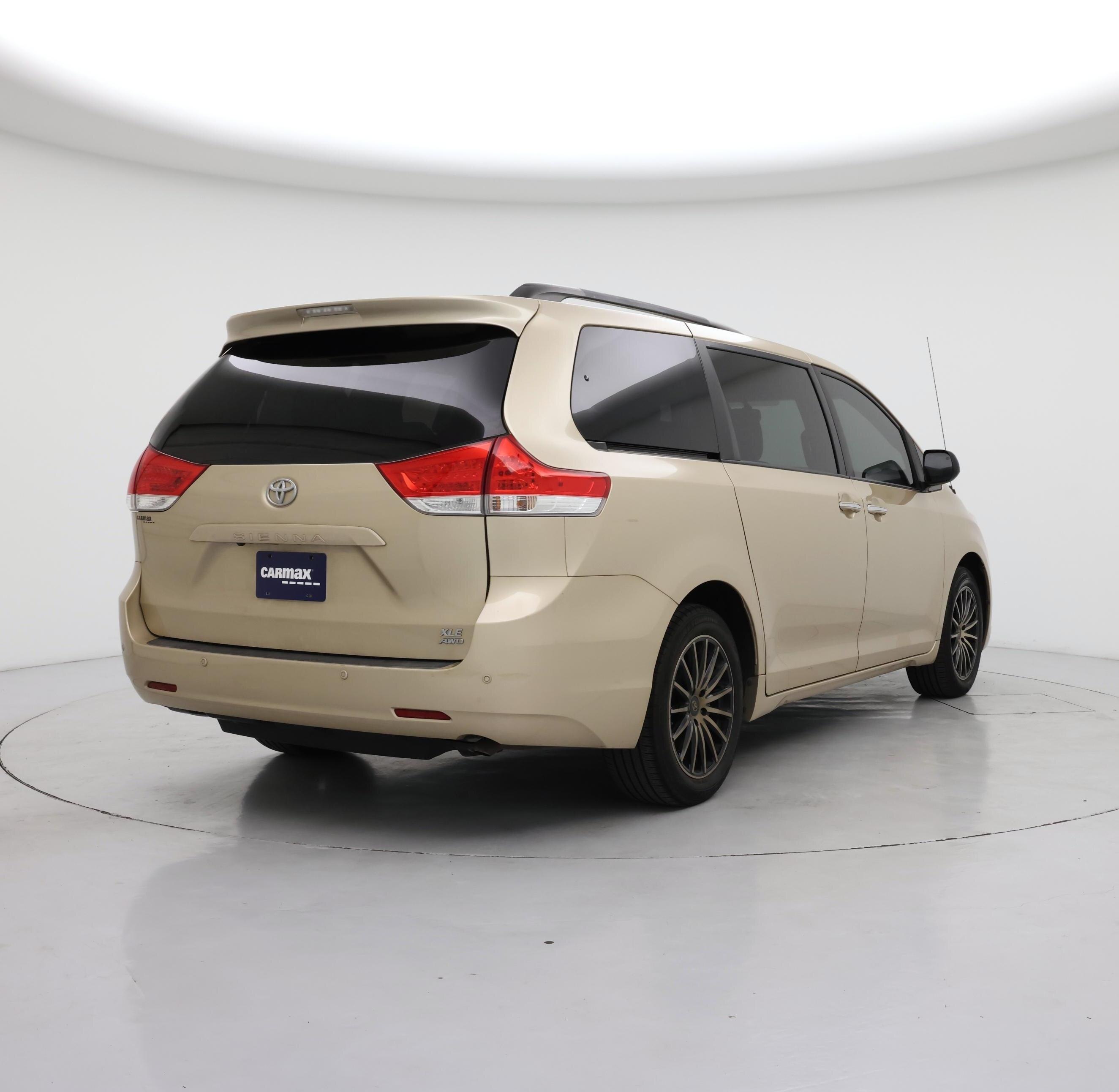 Thumbnail: 2013 Toyota Sienna - 8