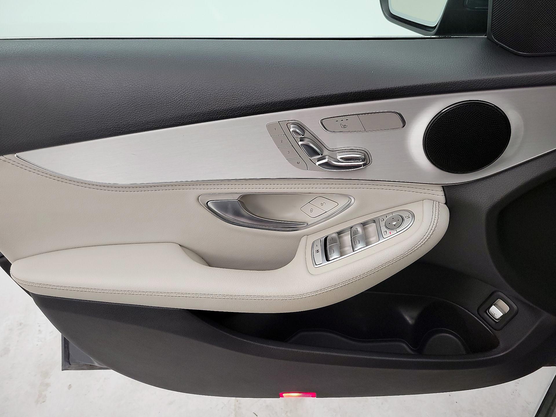 Thumbnail: 2016 Mercedes-Benz C-Class - 12