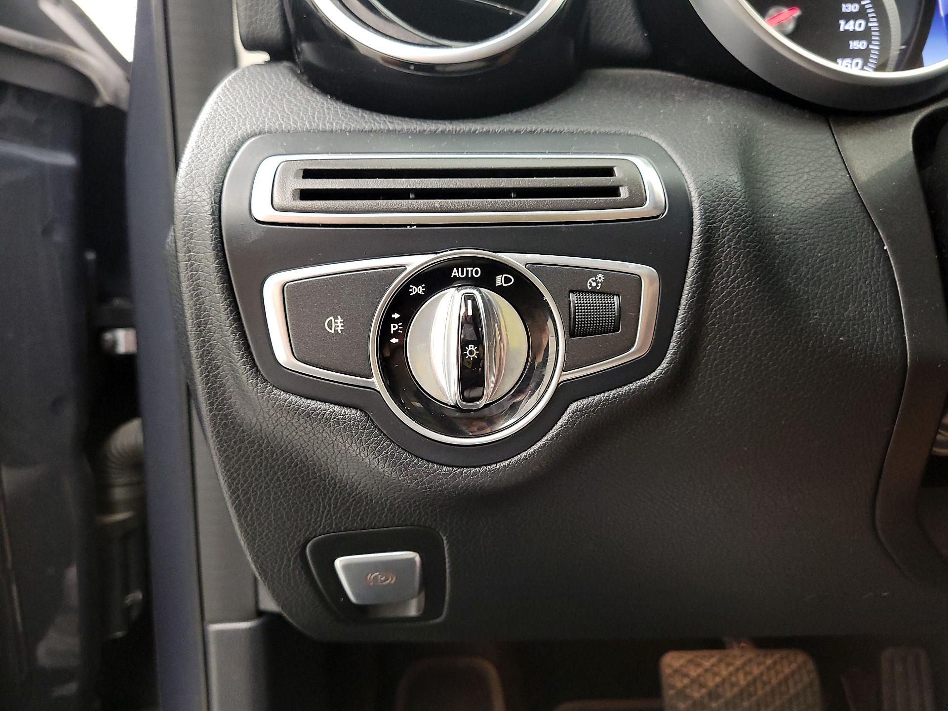Thumbnail: 2016 Mercedes-Benz C-Class - 13