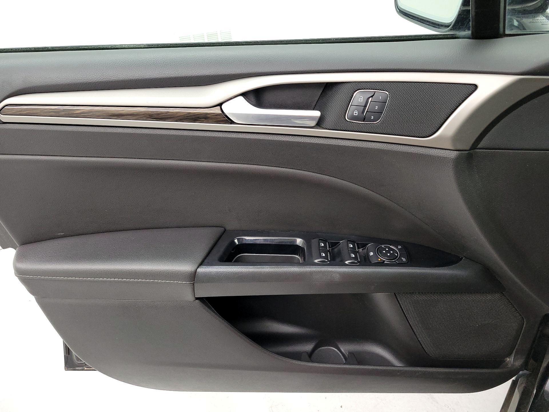 Thumbnail: 2016 Ford Fusion - 12