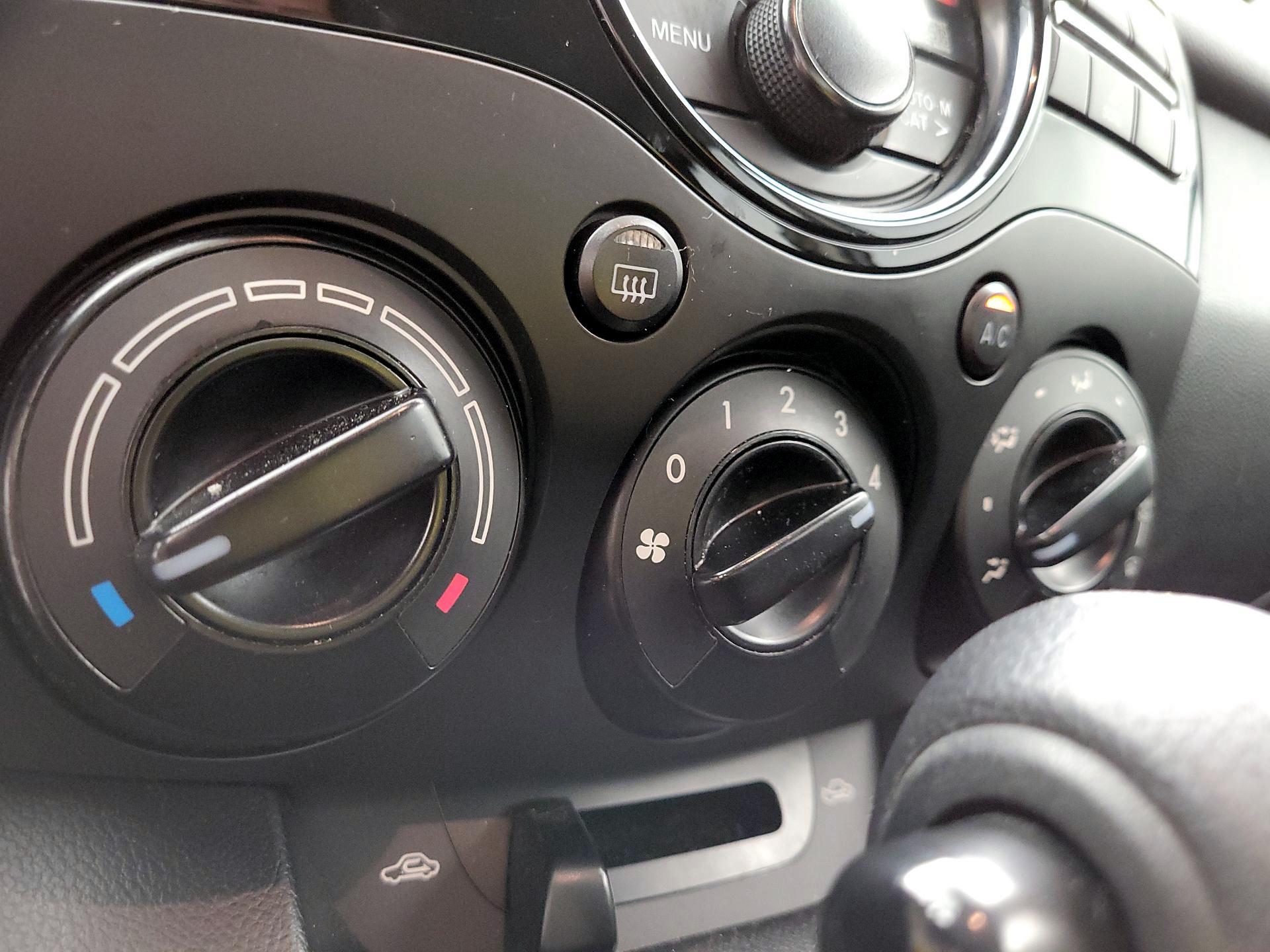 Thumbnail: 2013 Mazda Mazda2 - 15