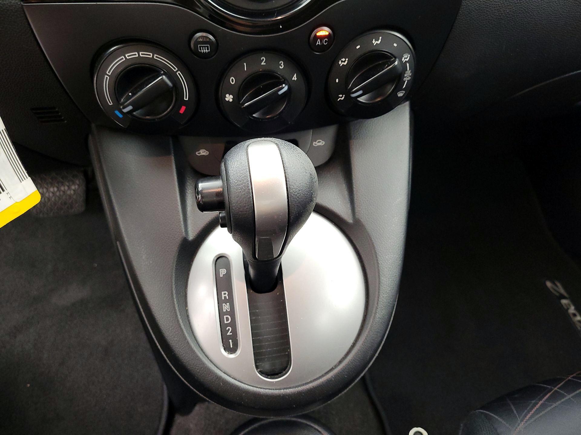 Thumbnail: 2013 Mazda Mazda2 - 16