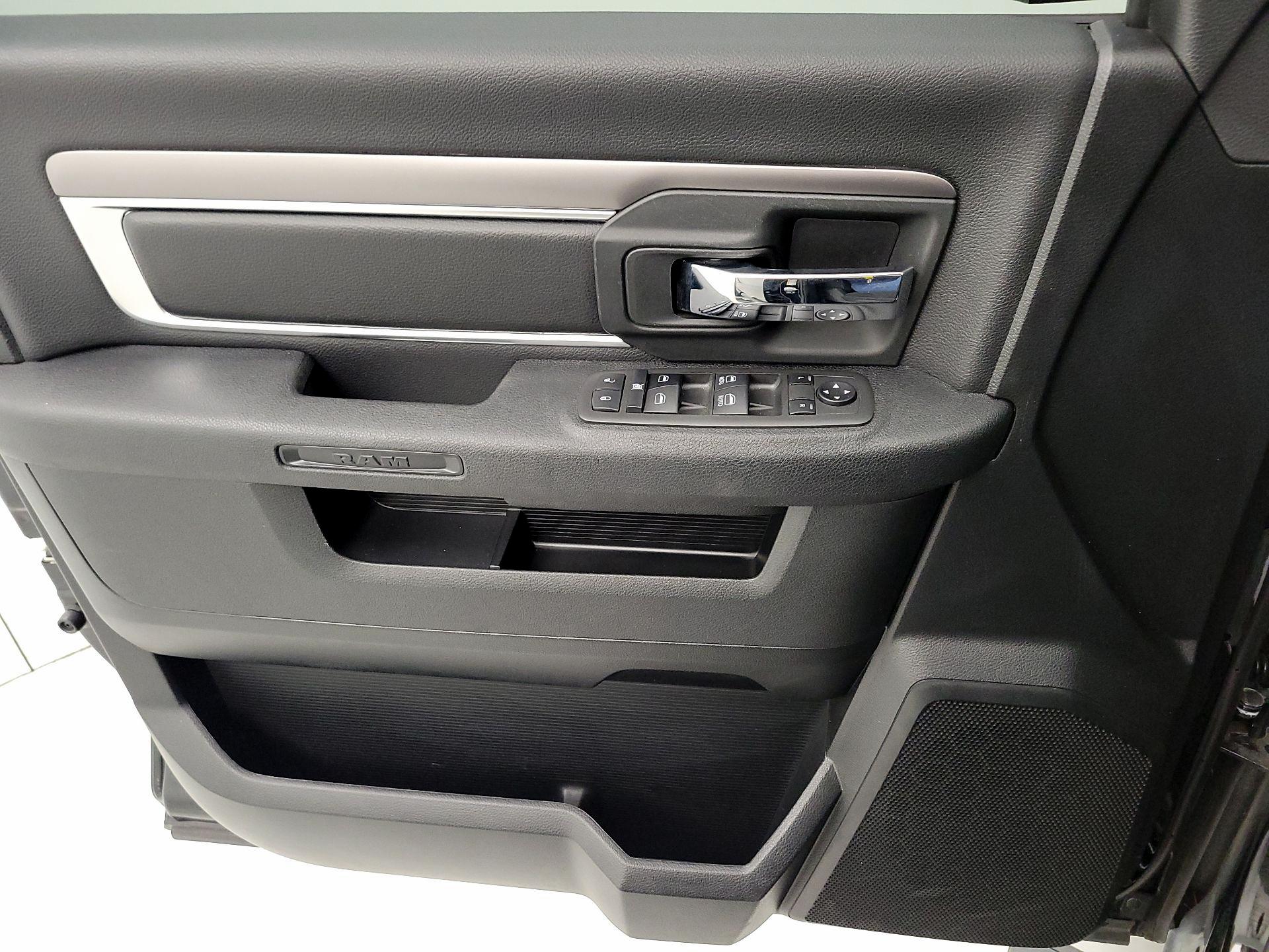 Thumbnail: 2021 RAM 1500 Classic - 12