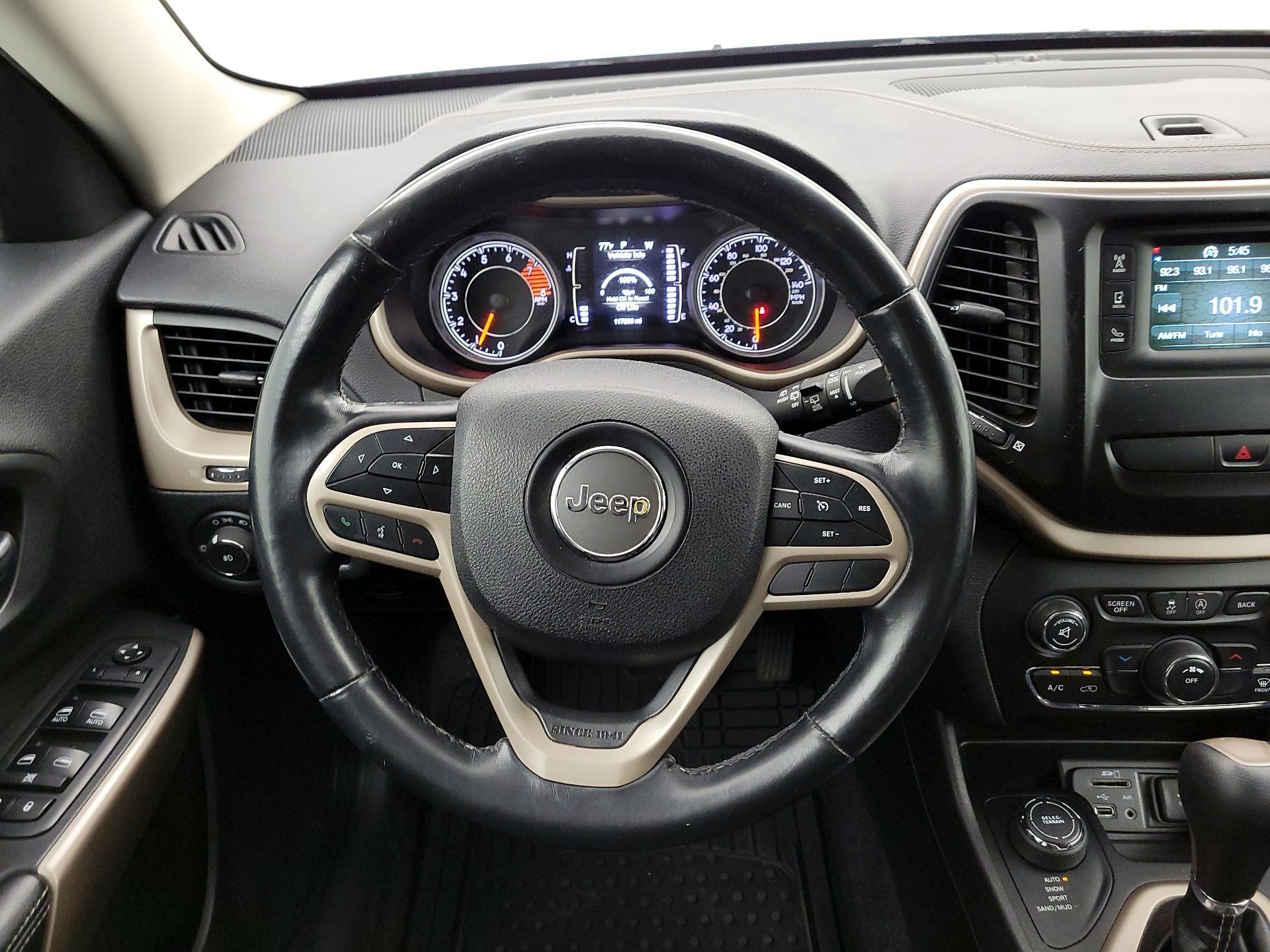 Thumbnail: 2017 Jeep Cherokee - 10