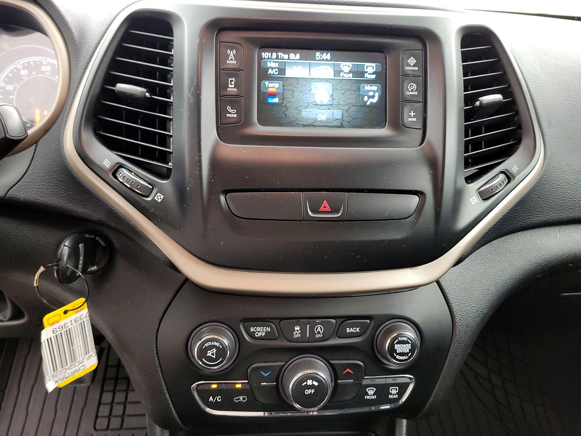 Thumbnail: 2017 Jeep Cherokee - 16