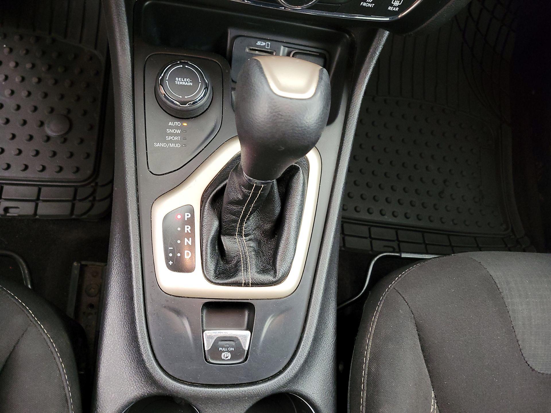 Thumbnail: 2017 Jeep Cherokee - 17