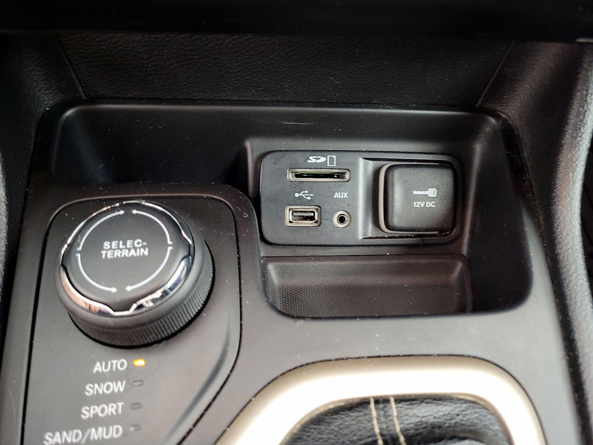 Thumbnail: 2017 Jeep Cherokee - 18