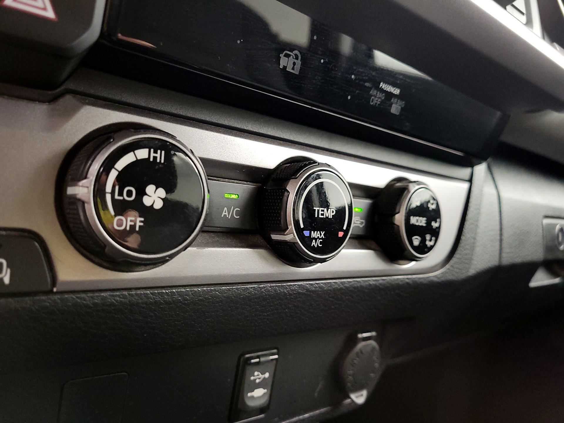 Thumbnail: 2016 Toyota Tacoma - 16