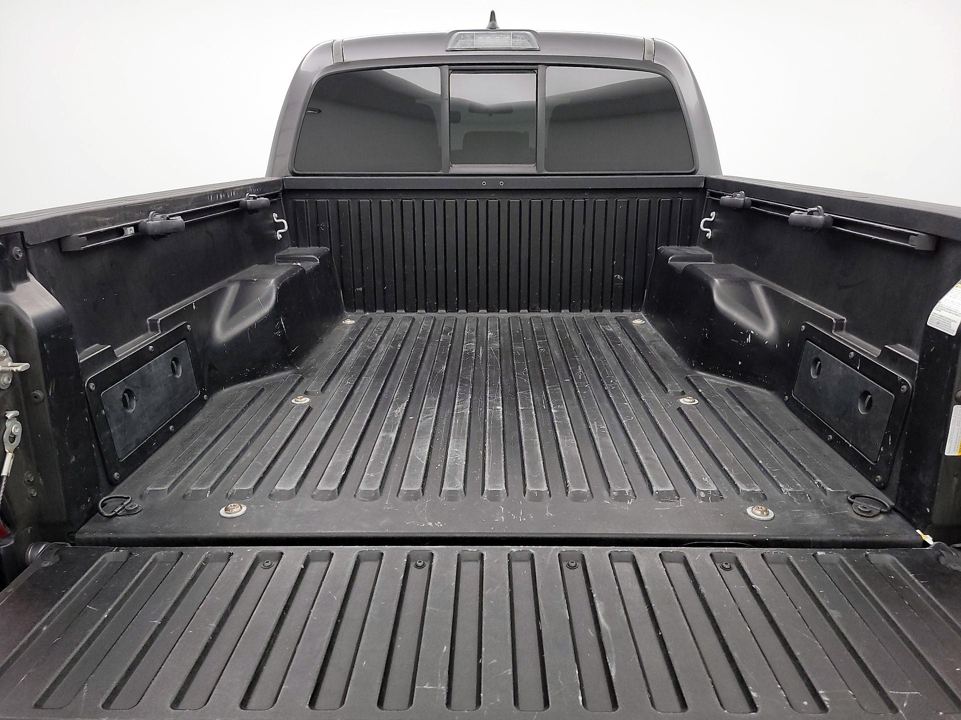 Thumbnail: 2016 Toyota Tacoma - 20