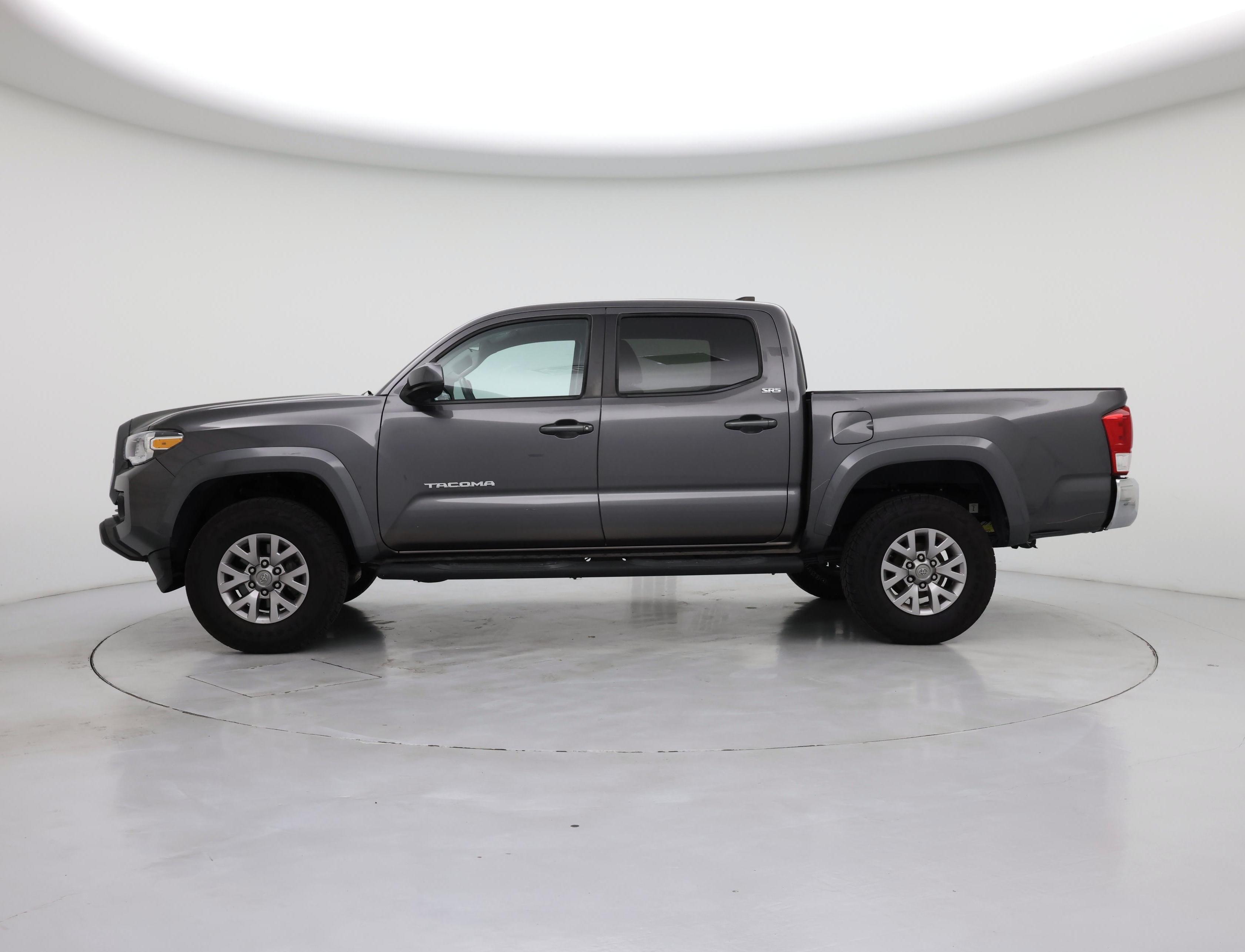 Thumbnail: 2016 Toyota Tacoma - 3