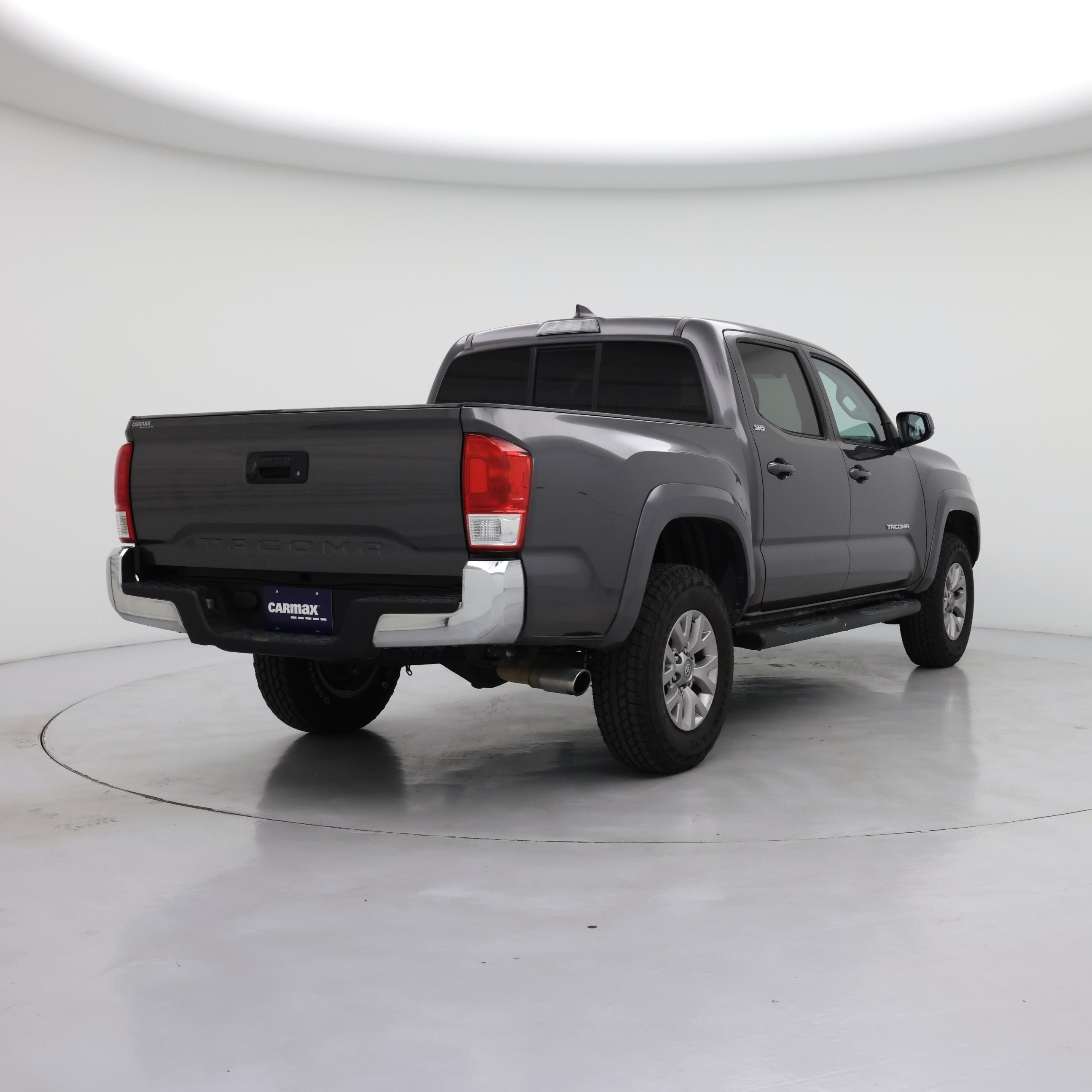 Thumbnail: 2016 Toyota Tacoma - 8