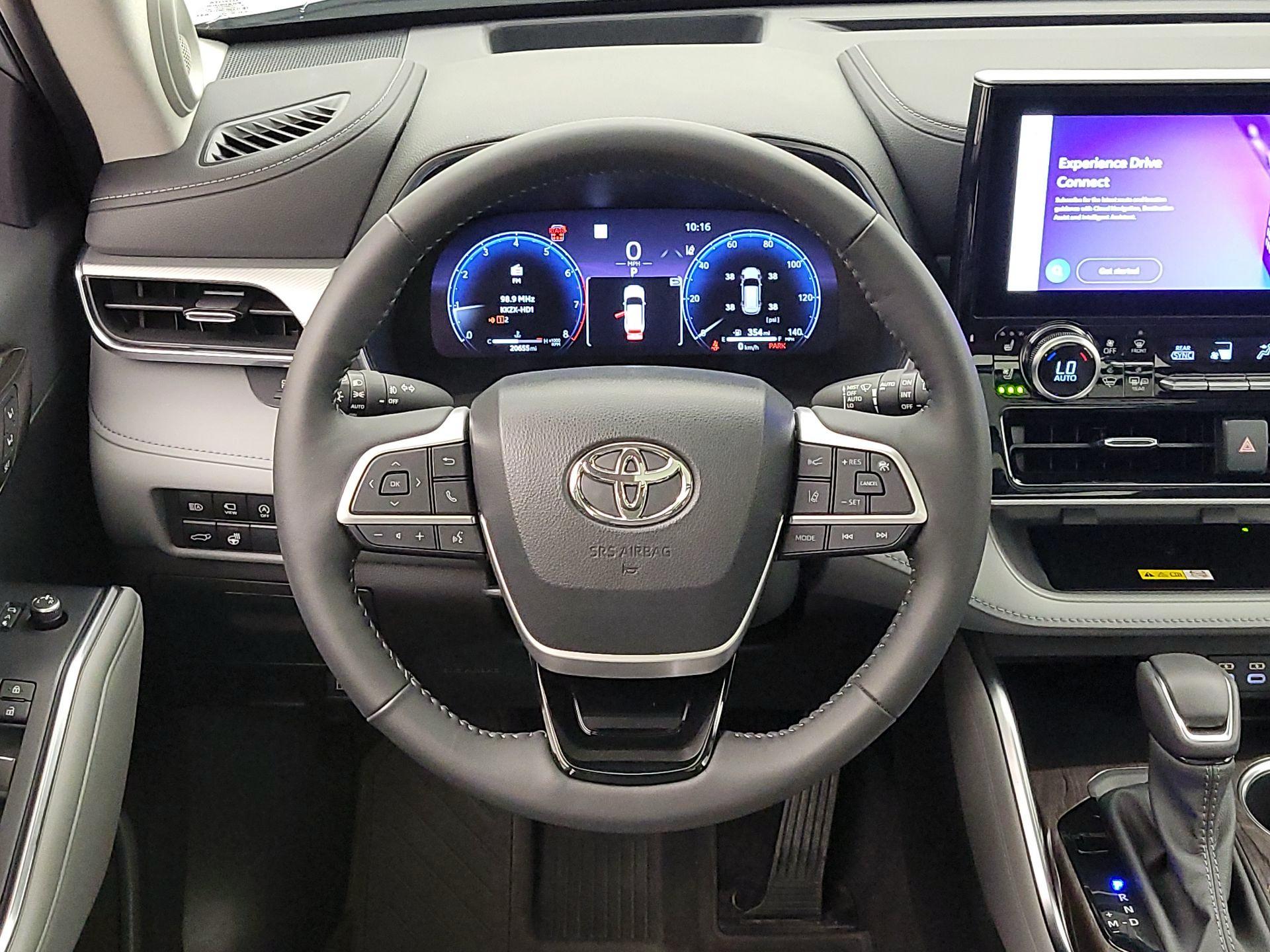 Thumbnail: 2023 Toyota Highlander - 10