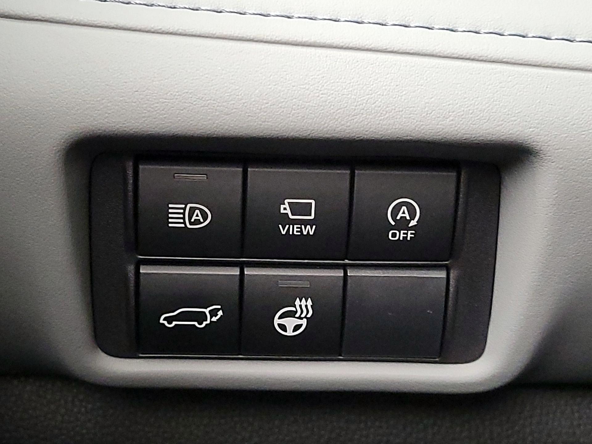 Thumbnail: 2023 Toyota Highlander - 13