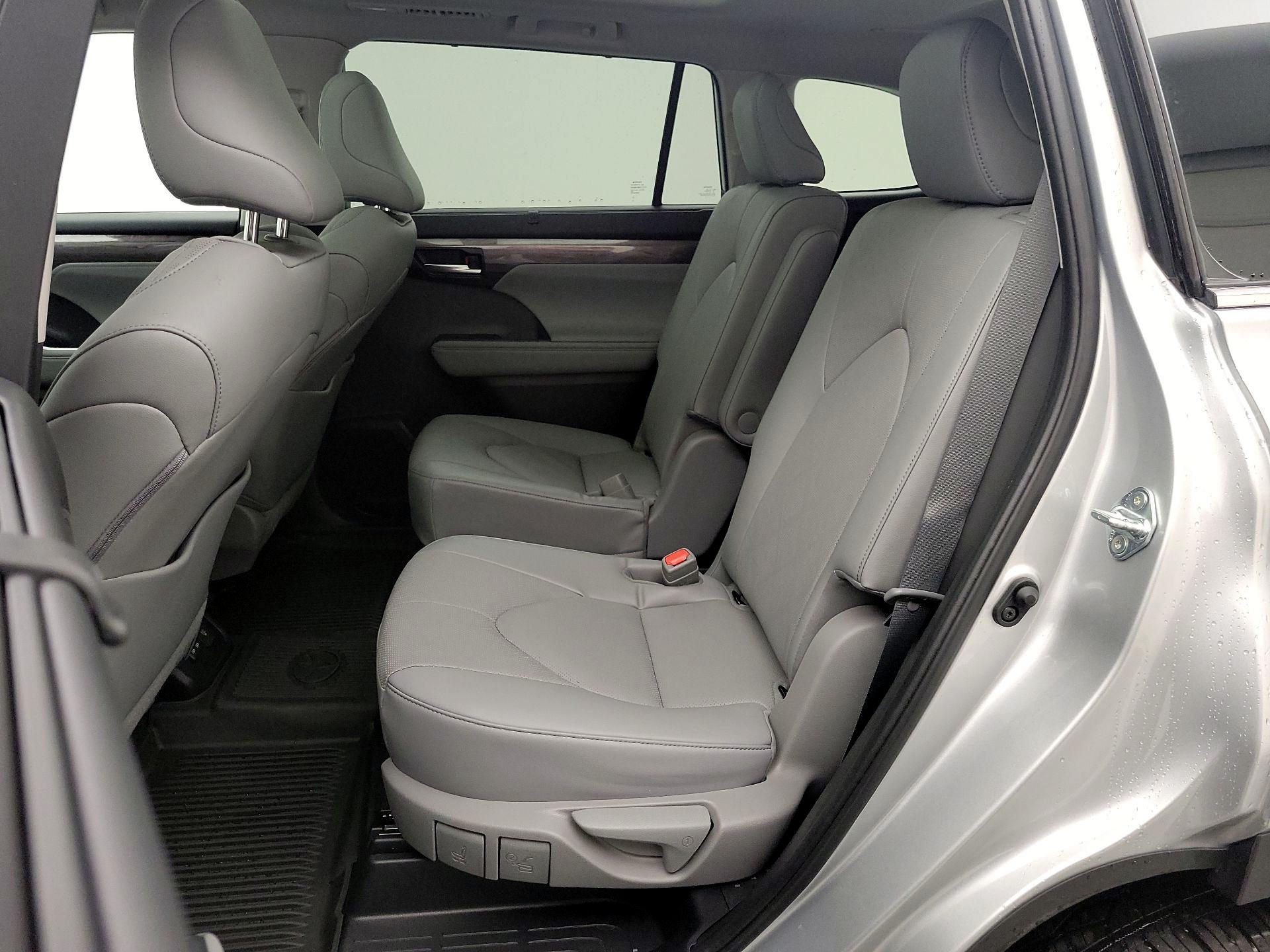 Thumbnail: 2023 Toyota Highlander - 20
