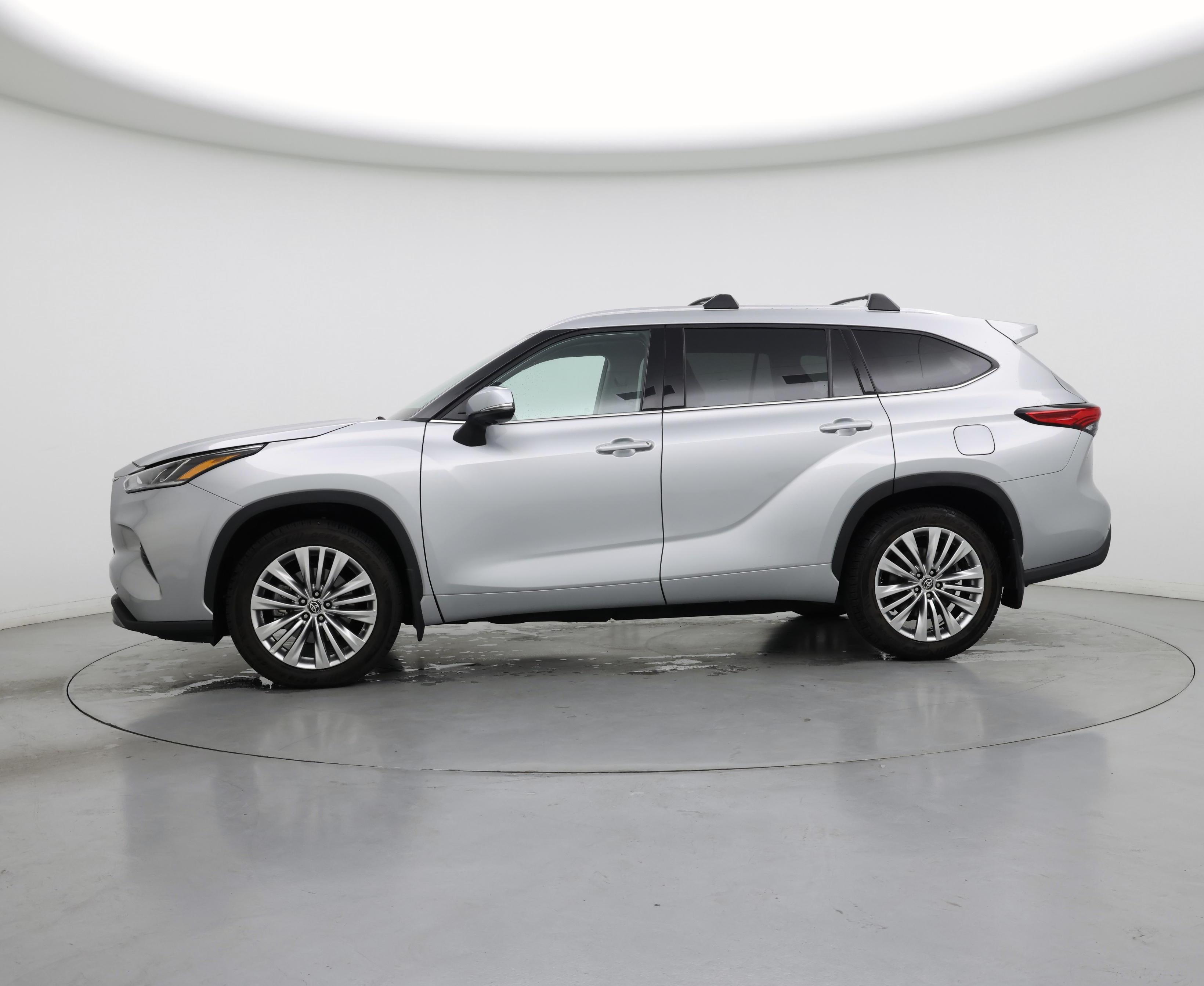 Thumbnail: 2023 Toyota Highlander - 3