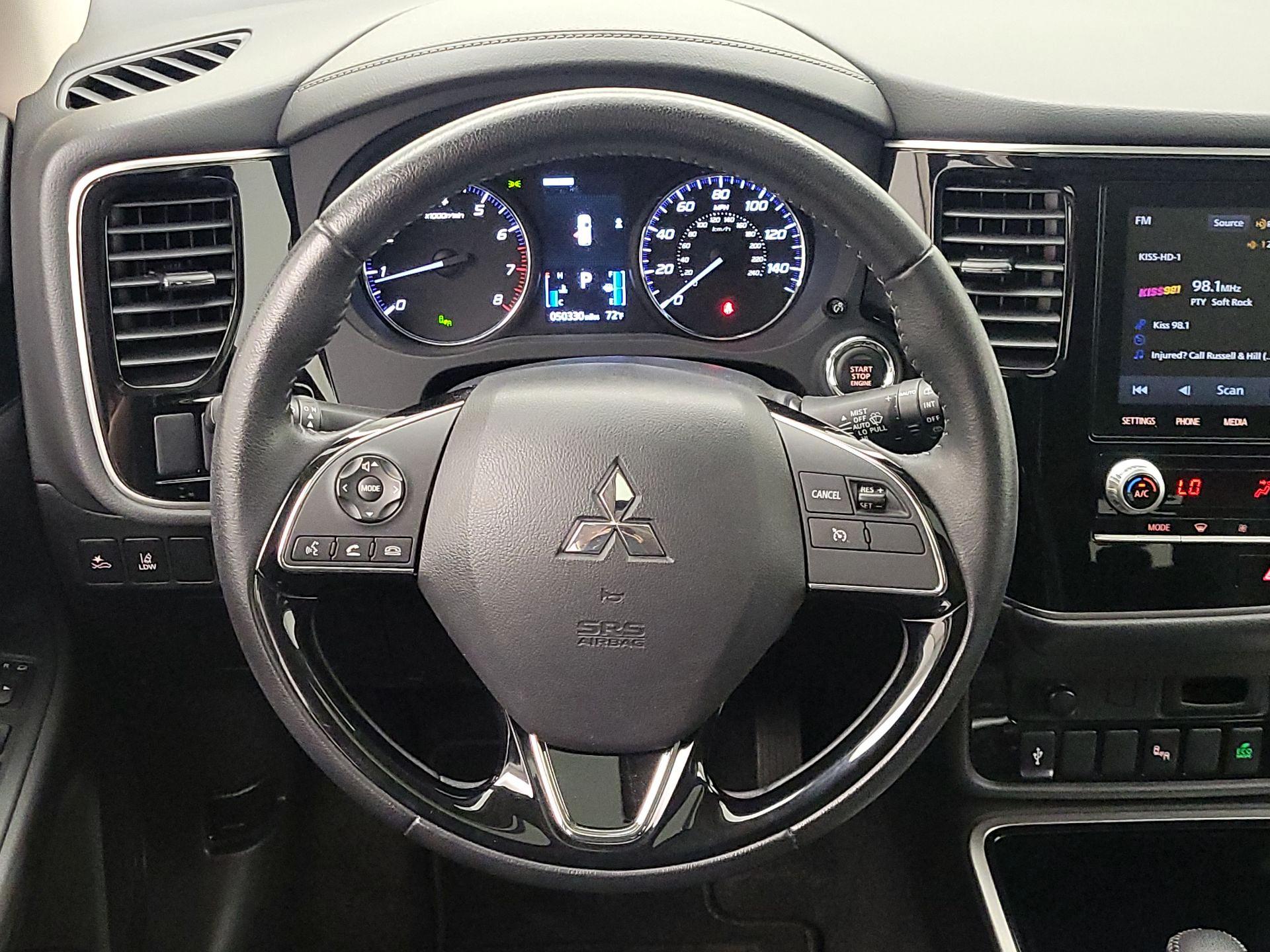 Thumbnail: 2020 Mitsubishi Outlander - 10