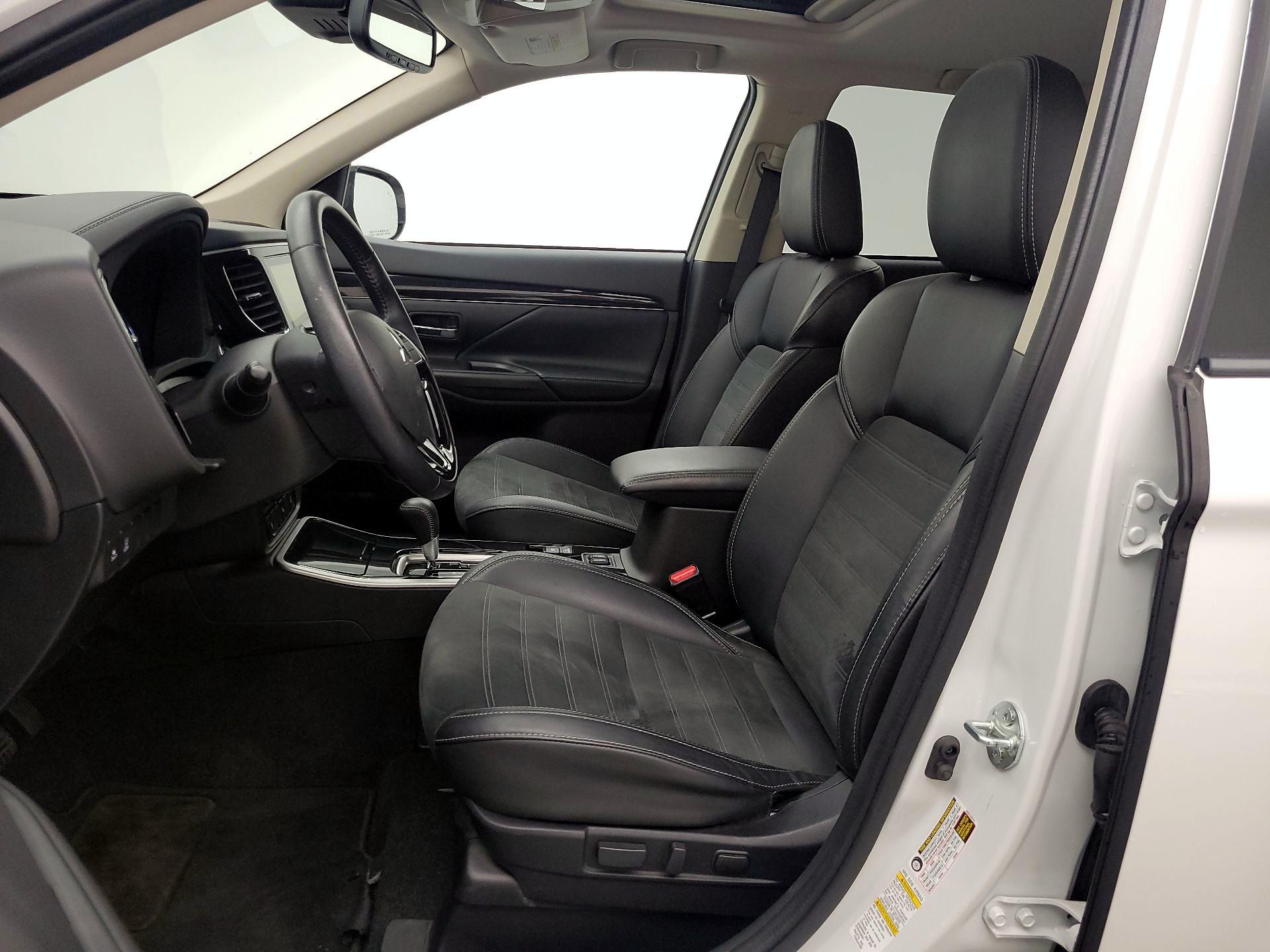 Thumbnail: 2020 Mitsubishi Outlander - 11