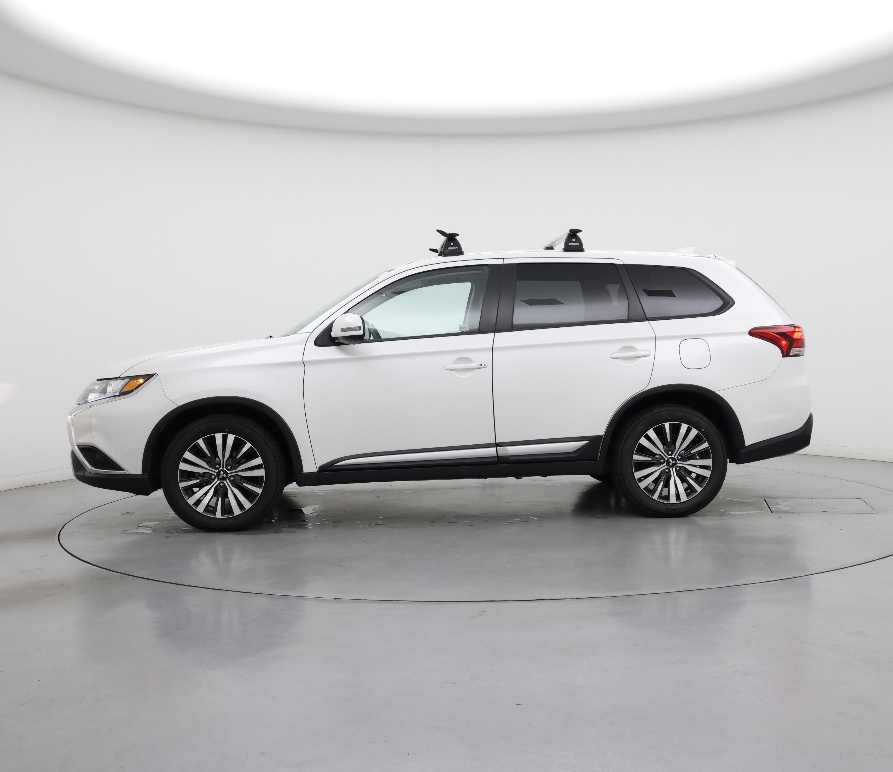 Thumbnail: 2020 Mitsubishi Outlander - 3