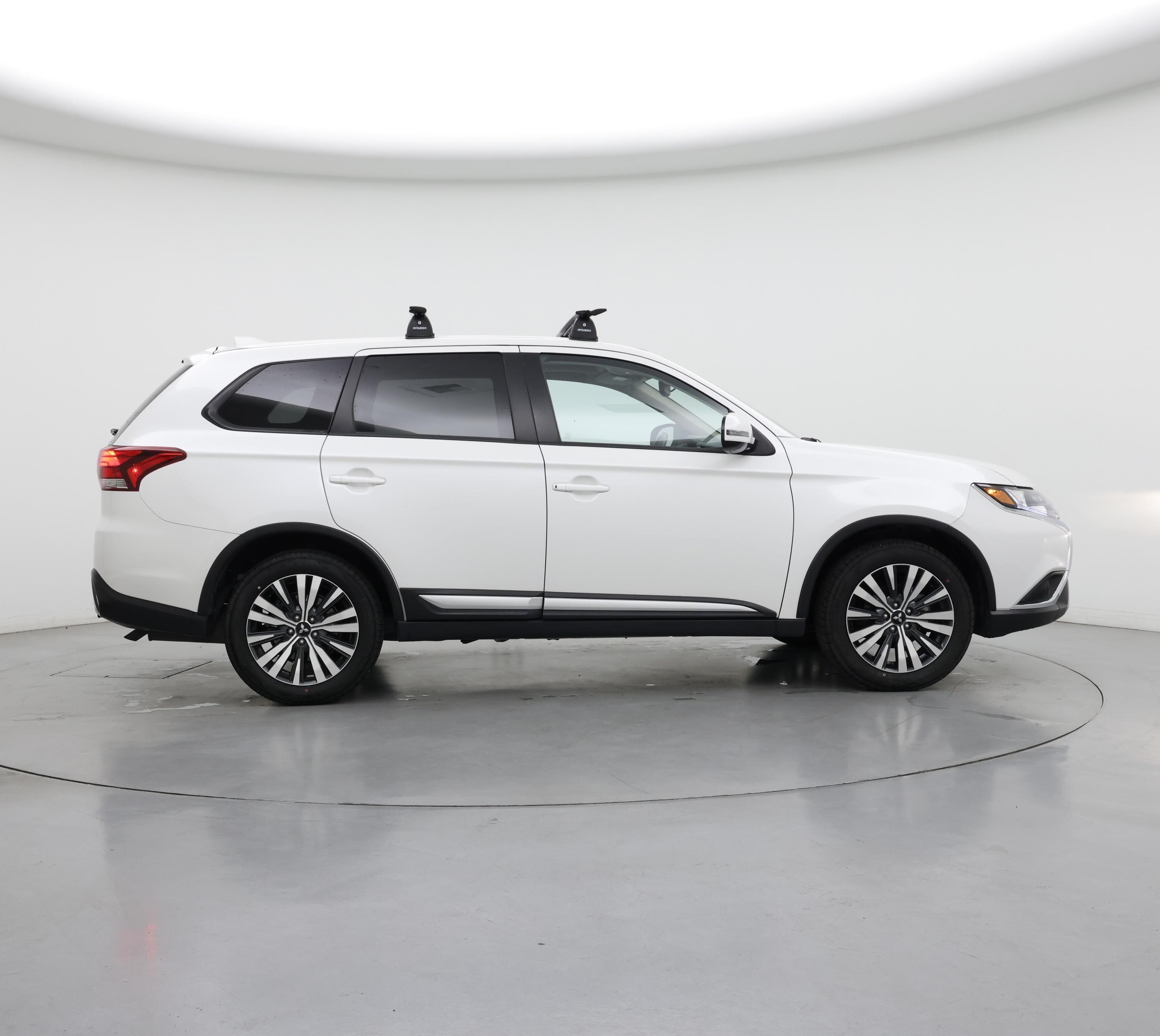 Thumbnail: 2020 Mitsubishi Outlander - 7