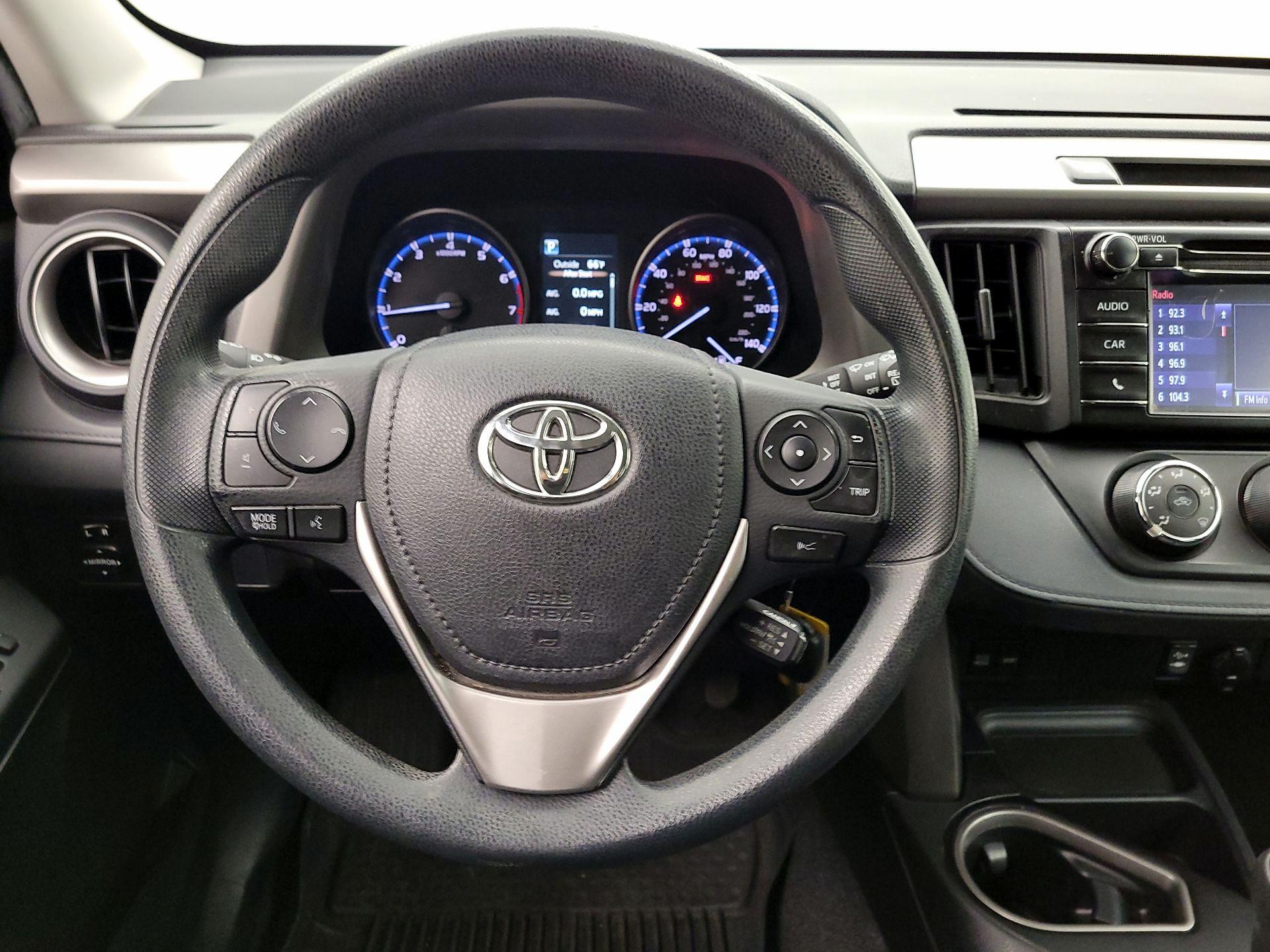 Thumbnail: 2017 Toyota RAV4 - 10