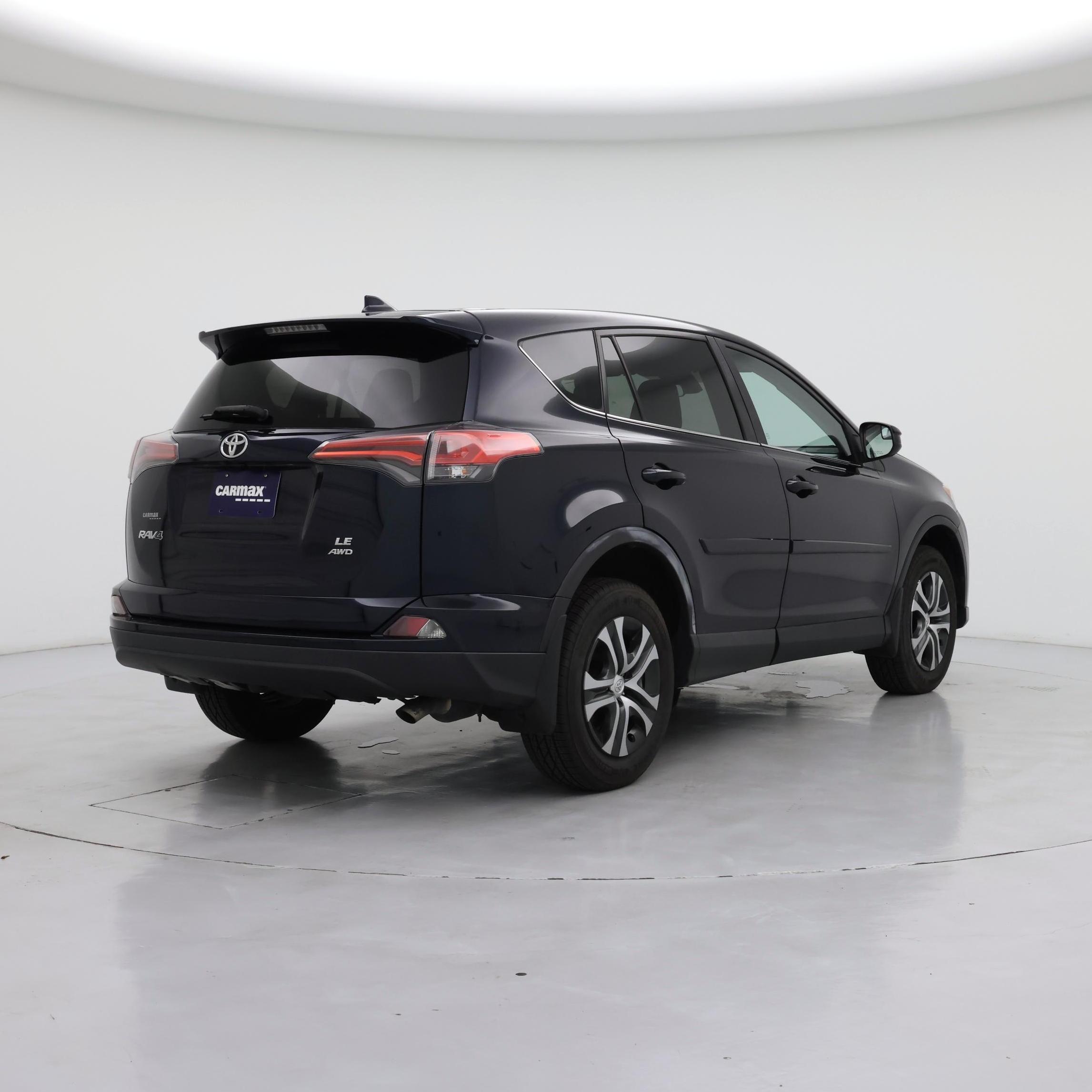 Thumbnail: 2017 Toyota RAV4 - 8