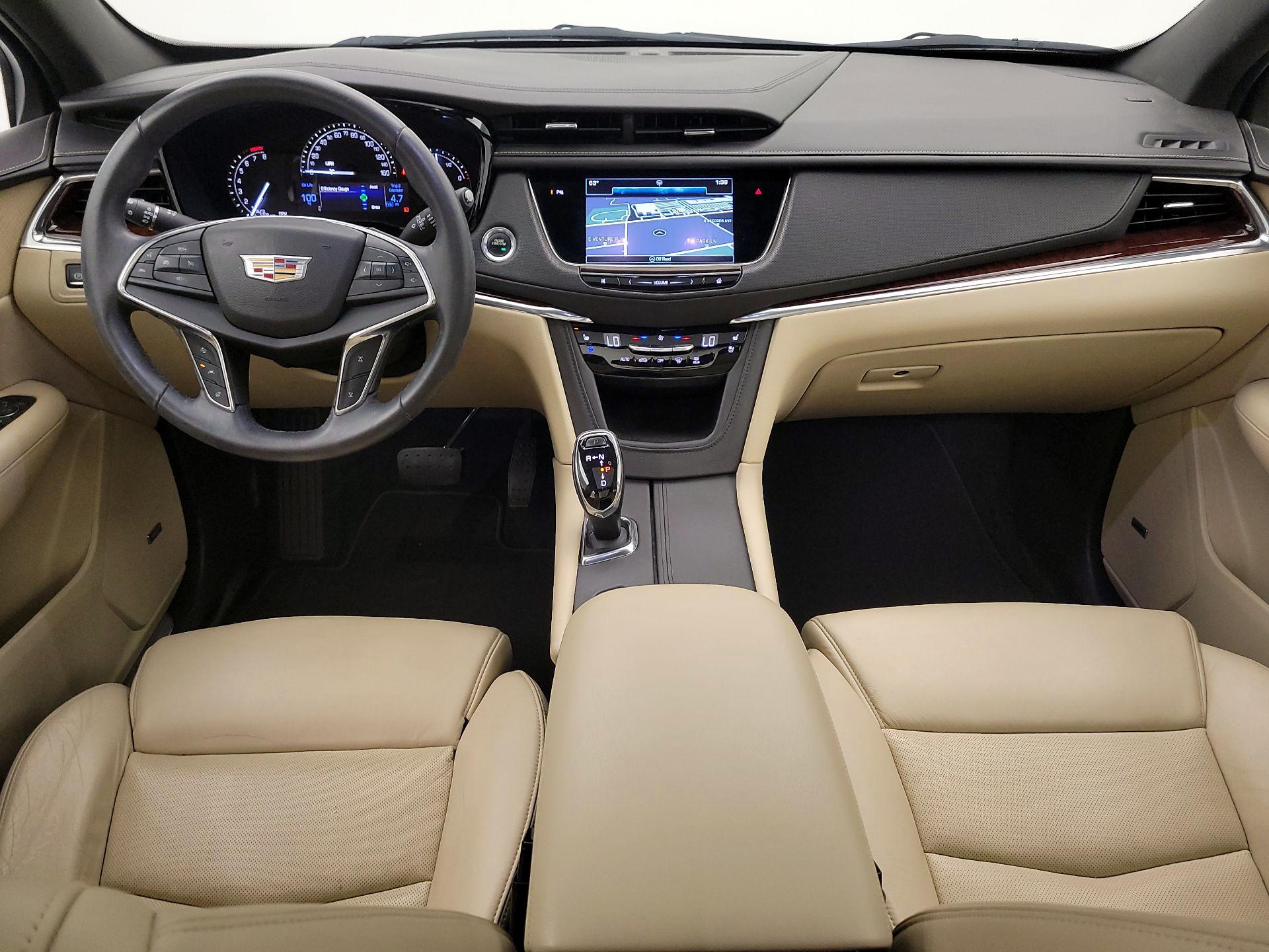 Thumbnail: 2017 Cadillac XT5 - 9