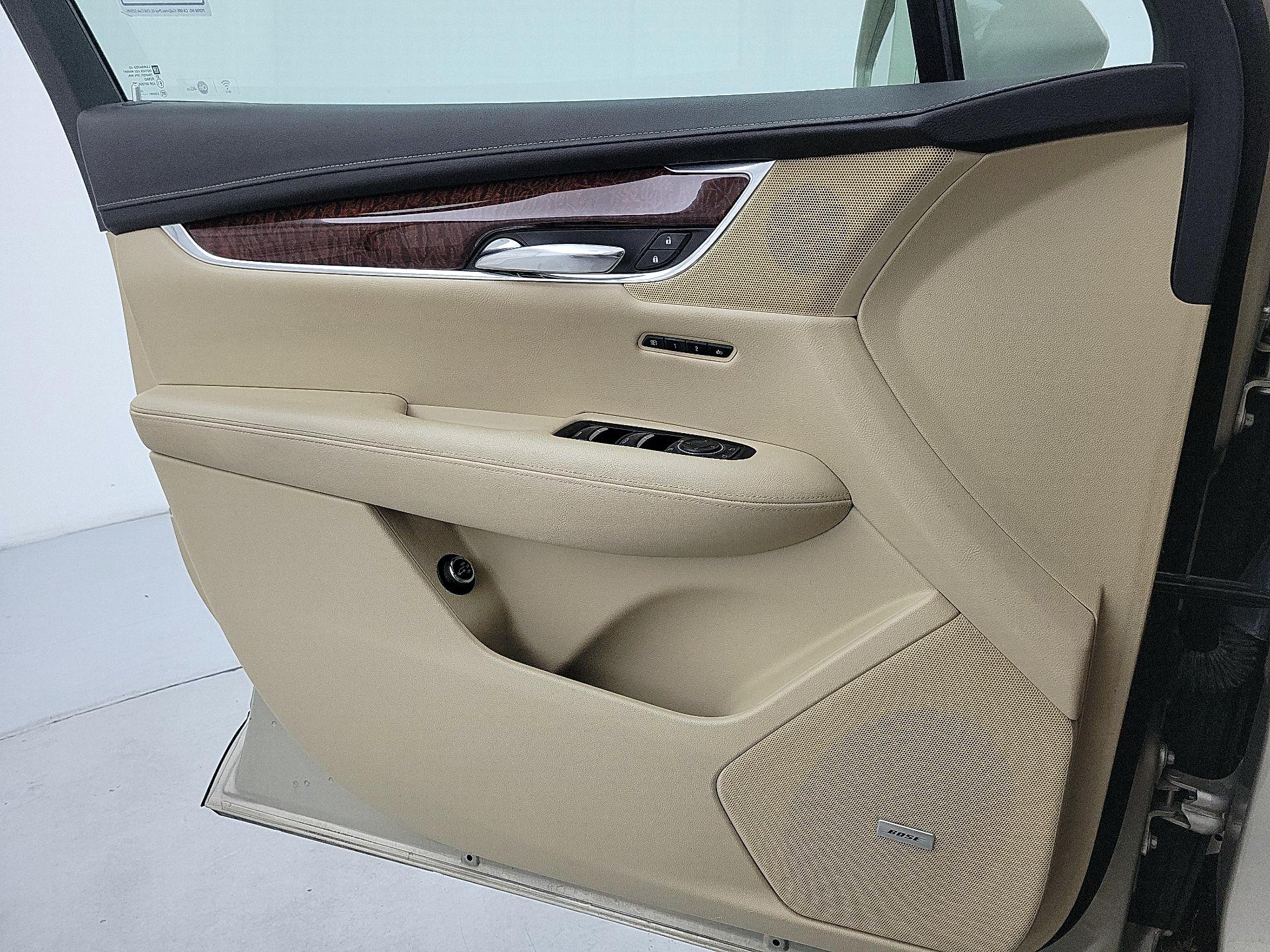 Thumbnail: 2017 Cadillac XT5 - 12