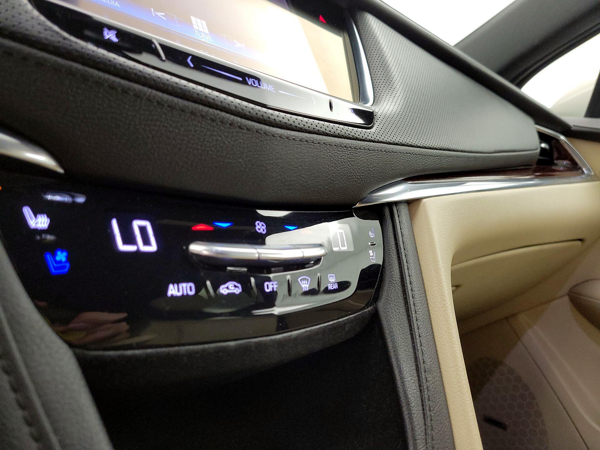 Thumbnail: 2017 Cadillac XT5 - 17
