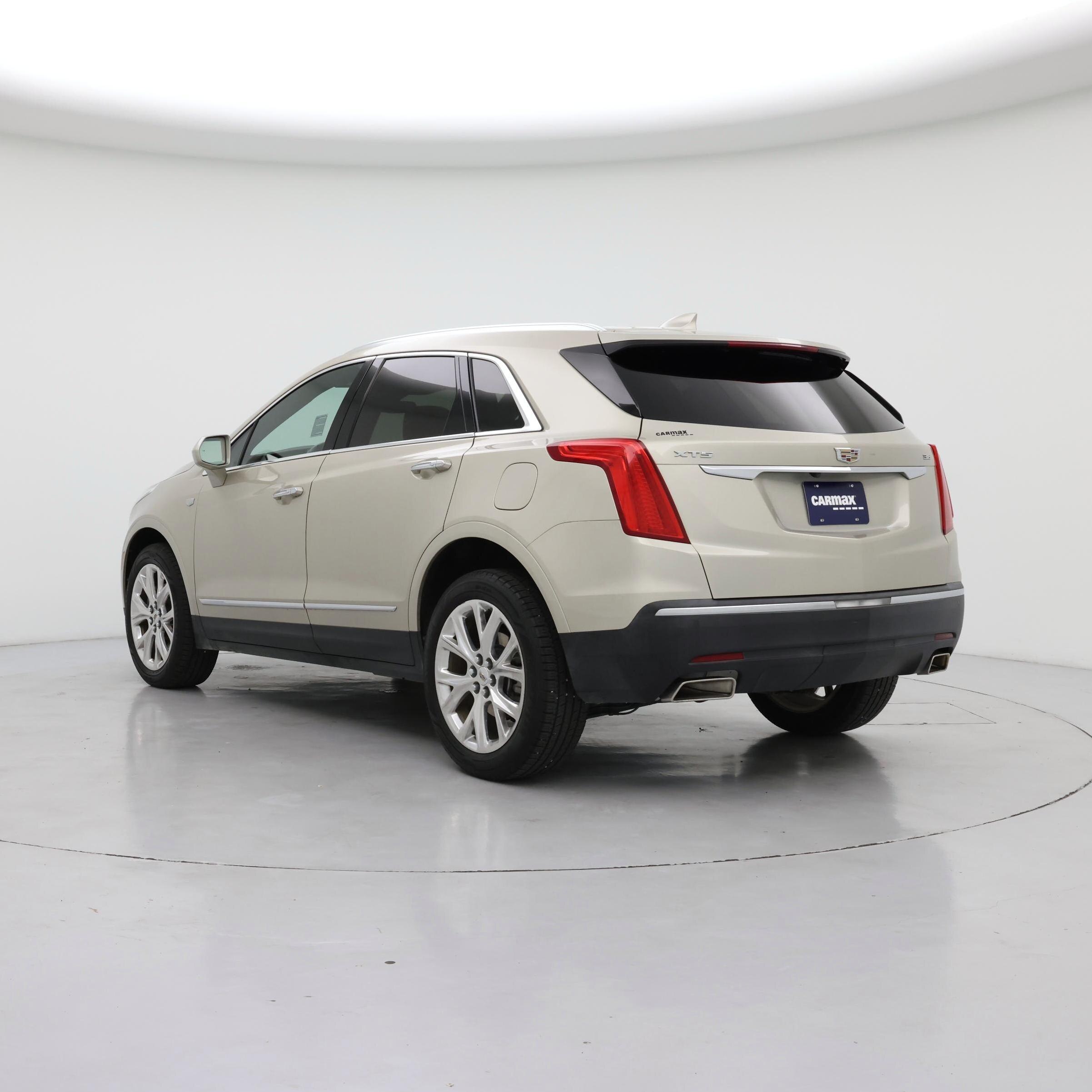 Thumbnail: 2017 Cadillac XT5 - 2