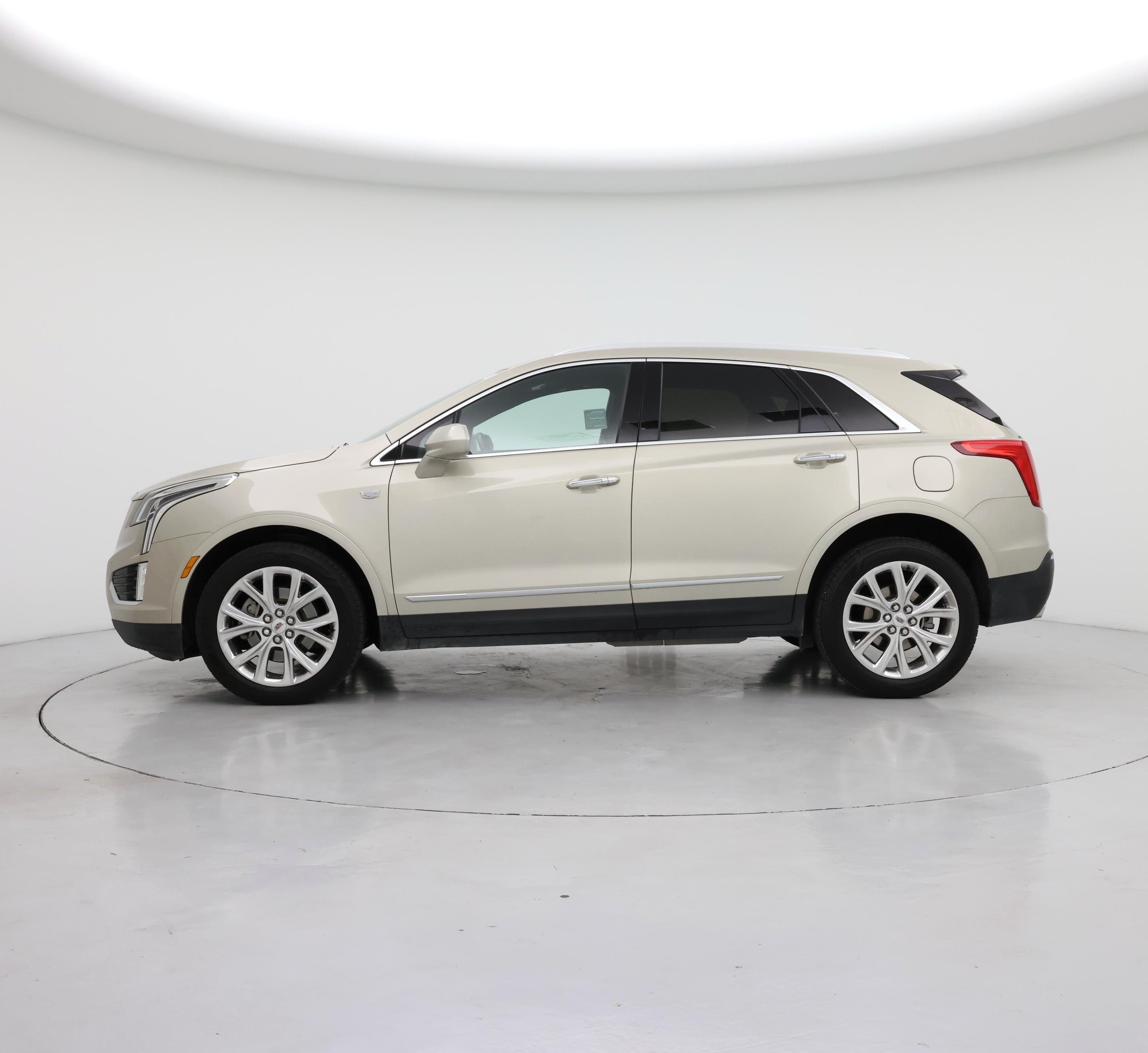 Thumbnail: 2017 Cadillac XT5 - 3