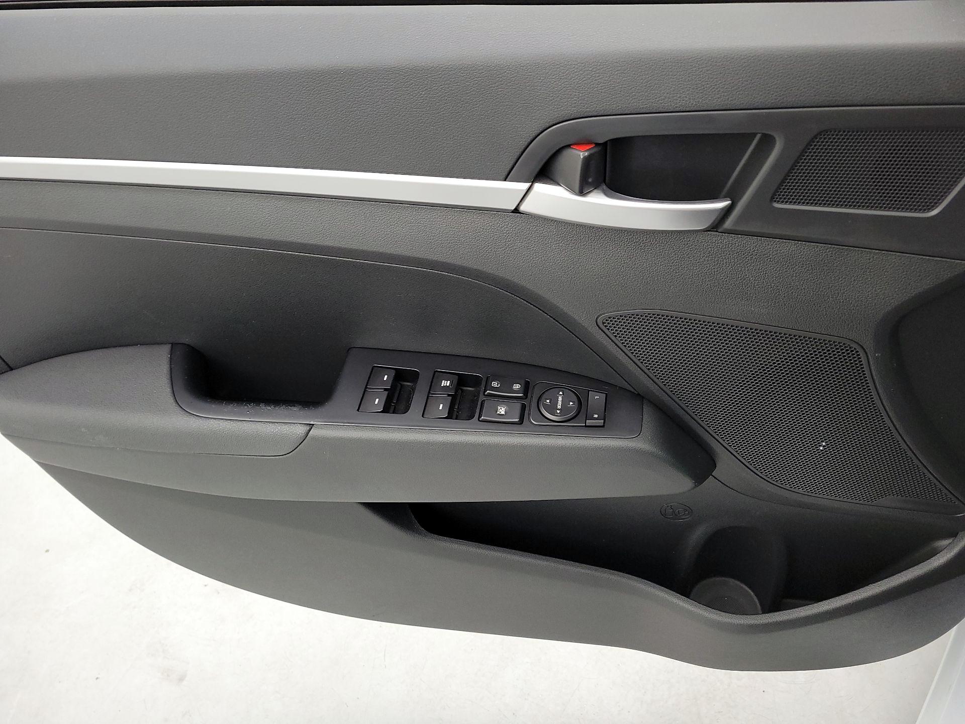 Thumbnail: 2019 Hyundai Elantra - 12