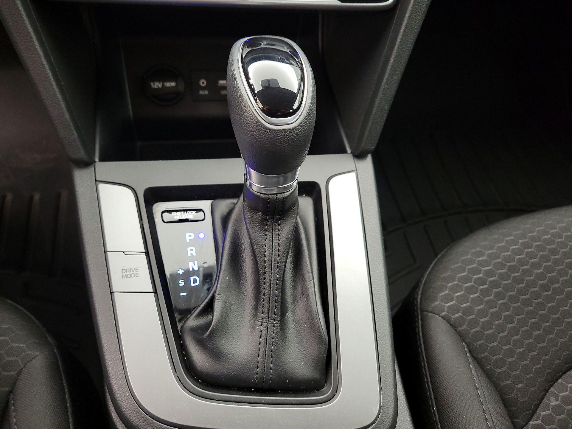Thumbnail: 2019 Hyundai Elantra - 17