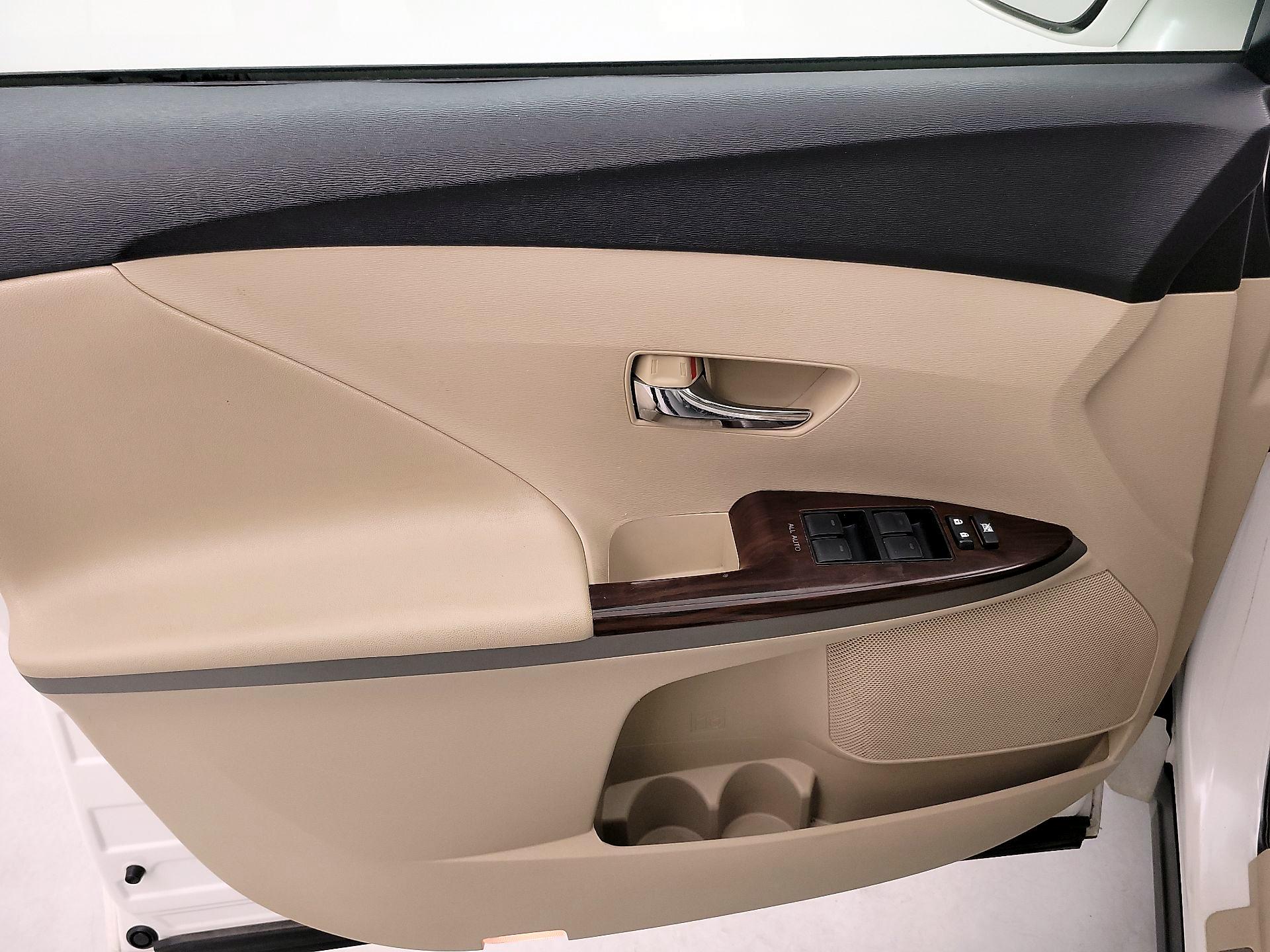 Thumbnail: 2015 Toyota Venza - 12