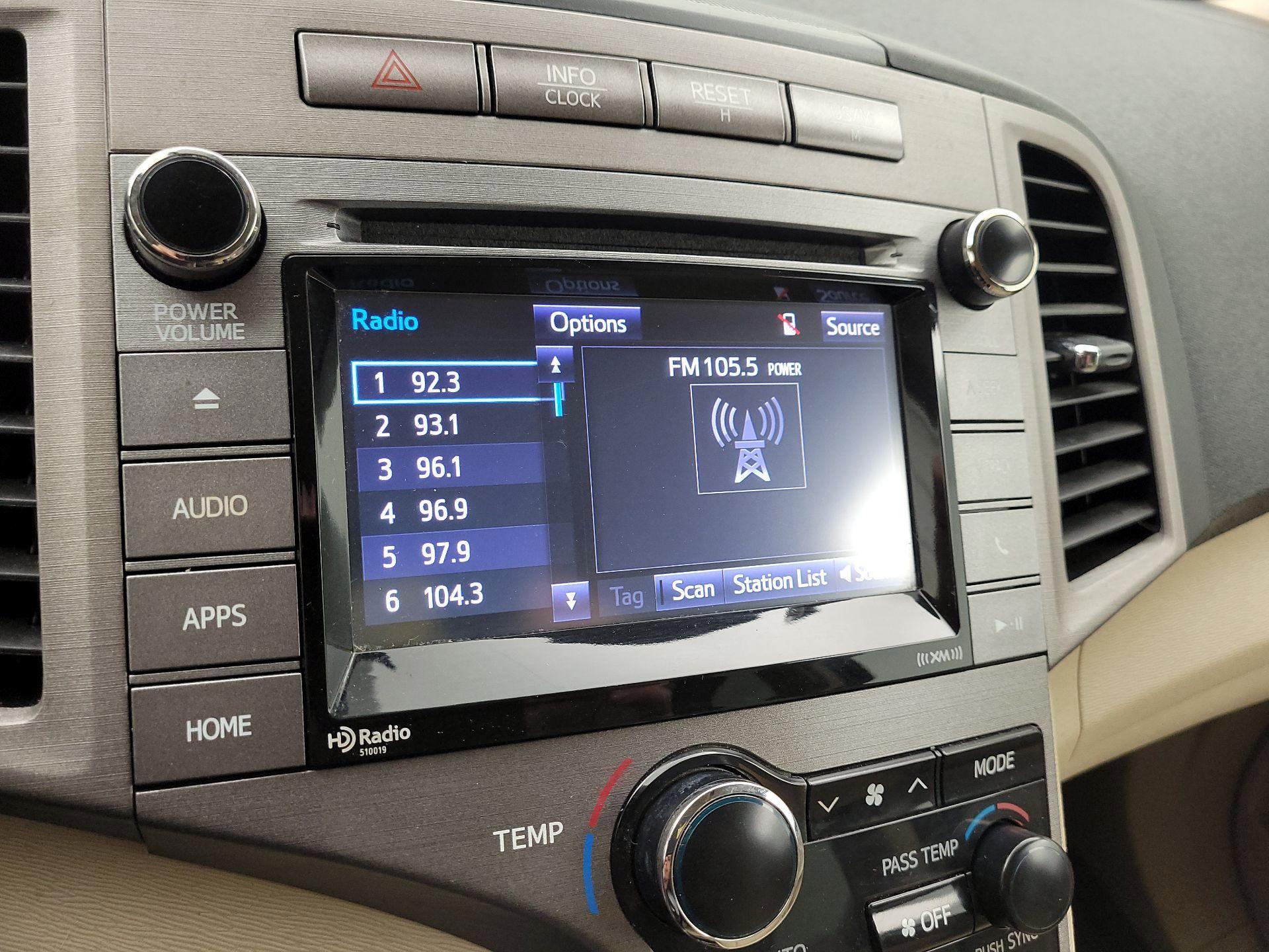Thumbnail: 2015 Toyota Venza - 15
