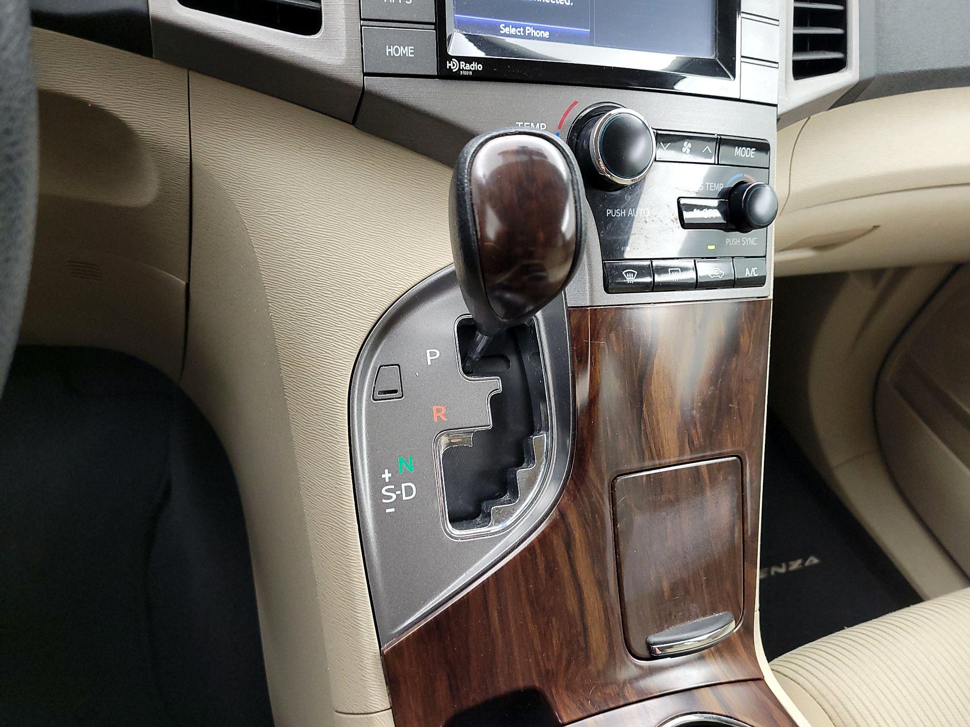 Thumbnail: 2015 Toyota Venza - 17