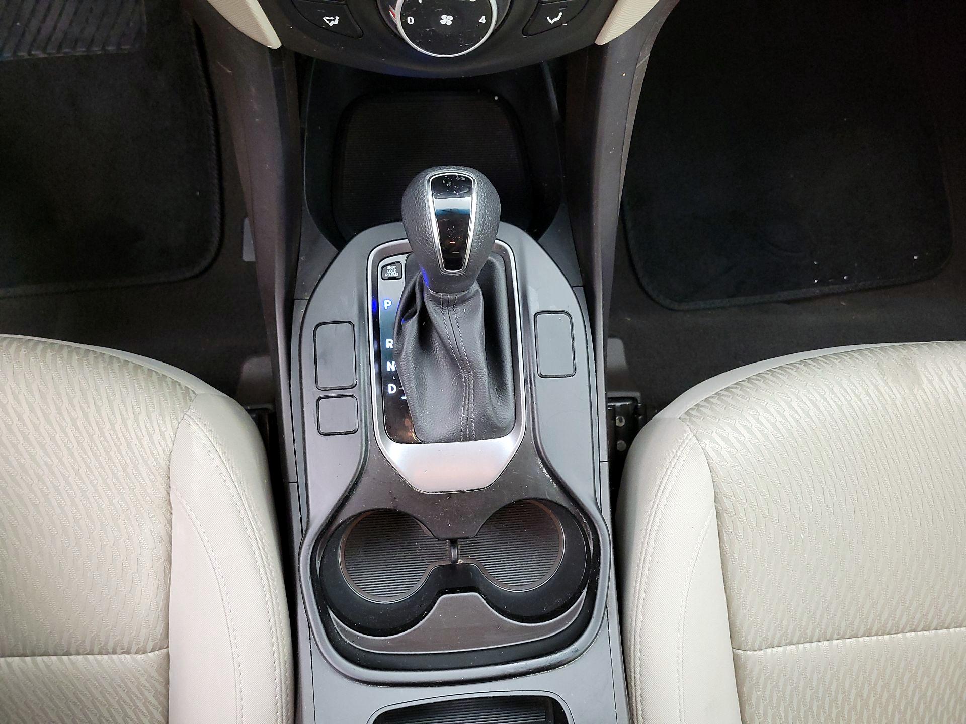 Thumbnail: 2015 Hyundai Santa Fe - 16