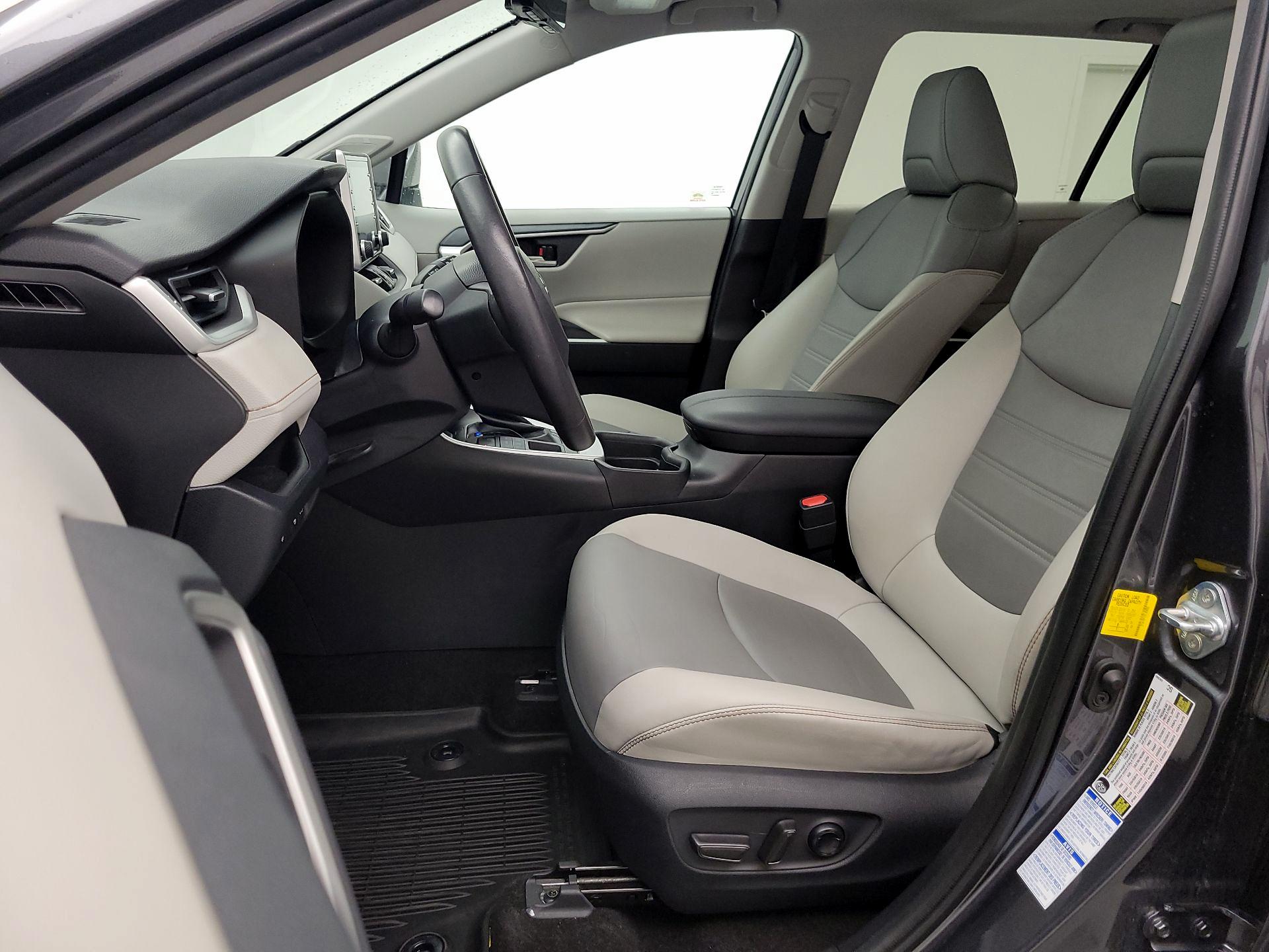 Thumbnail: 2019 Toyota RAV4 - 11