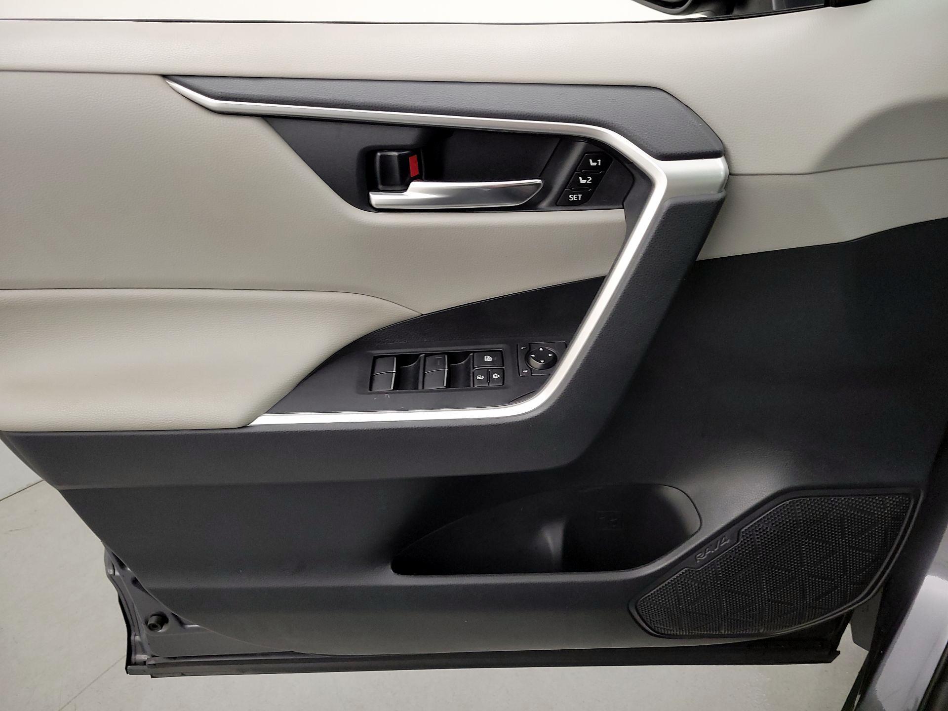 Thumbnail: 2019 Toyota RAV4 - 12