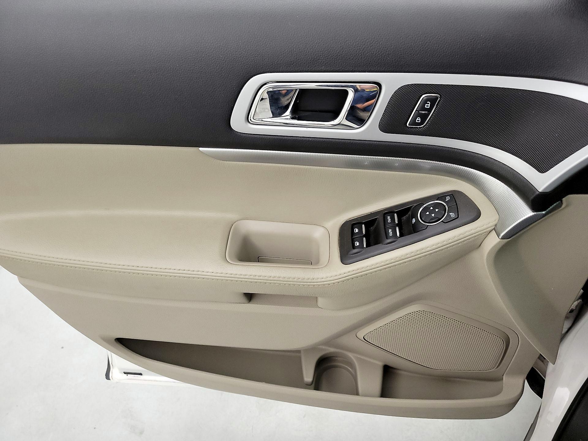 Thumbnail: 2015 Ford Explorer - 12