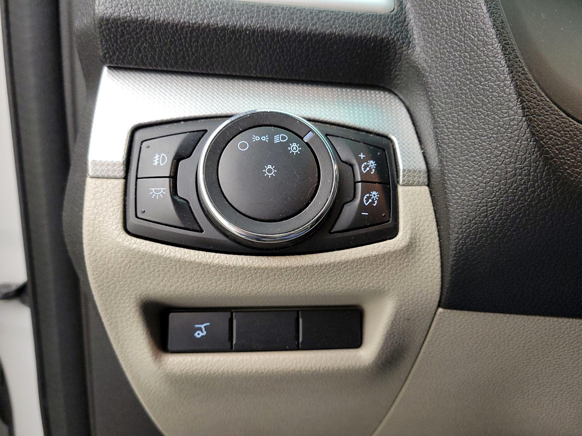Thumbnail: 2015 Ford Explorer - 13