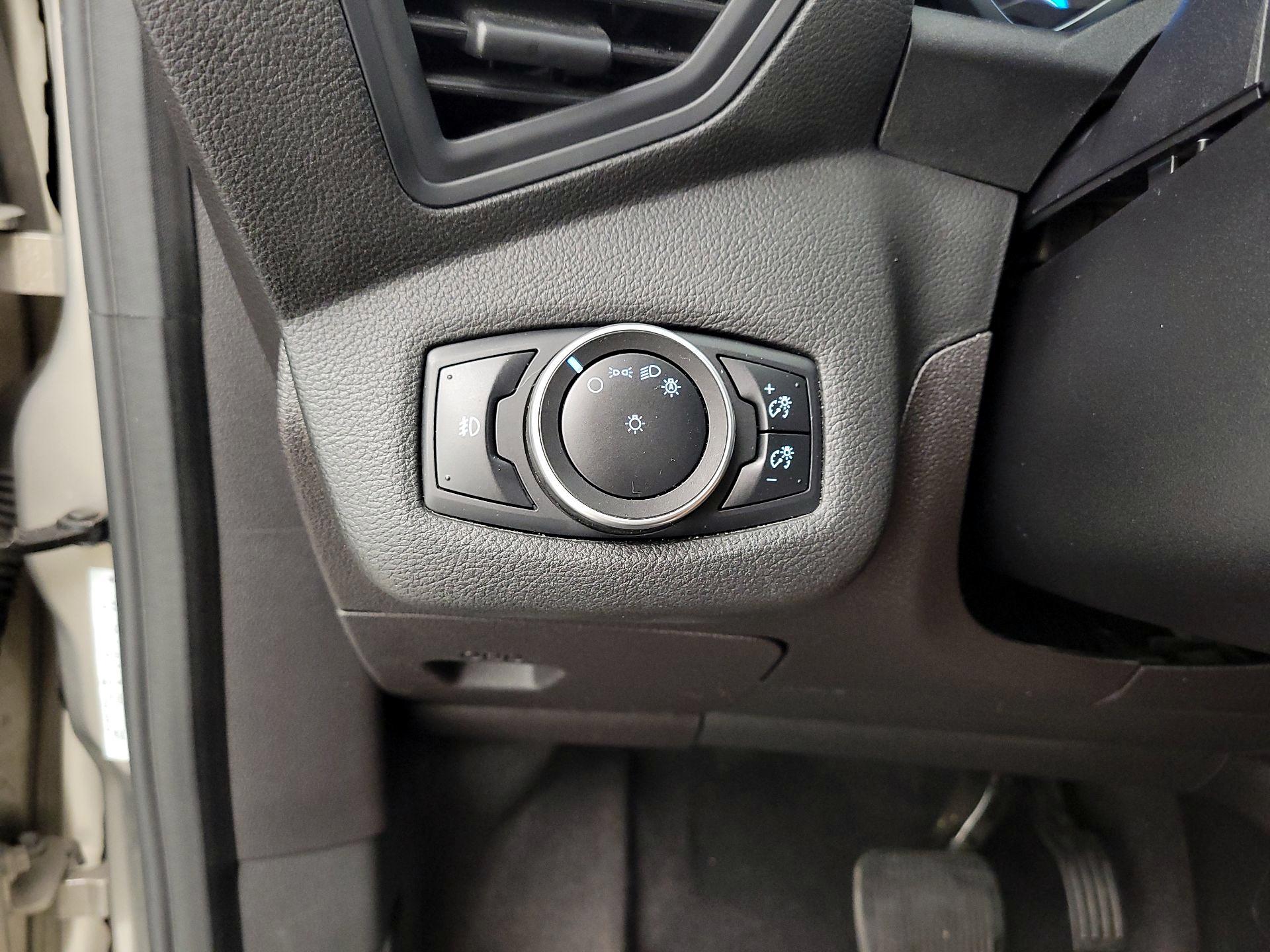 Thumbnail: 2015 Ford C-Max - 13