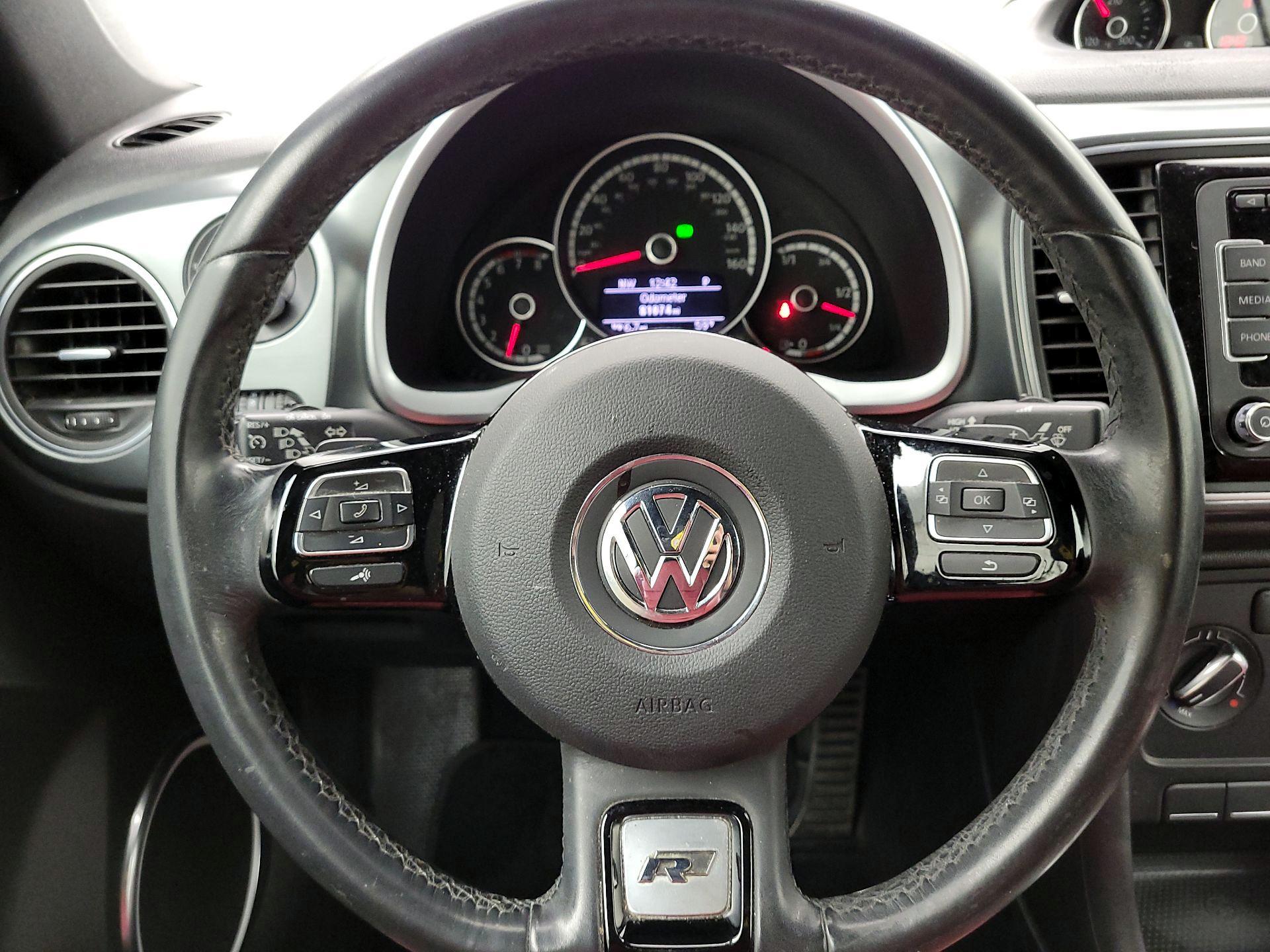 Thumbnail: 2015 Volkswagen Beetle - 10