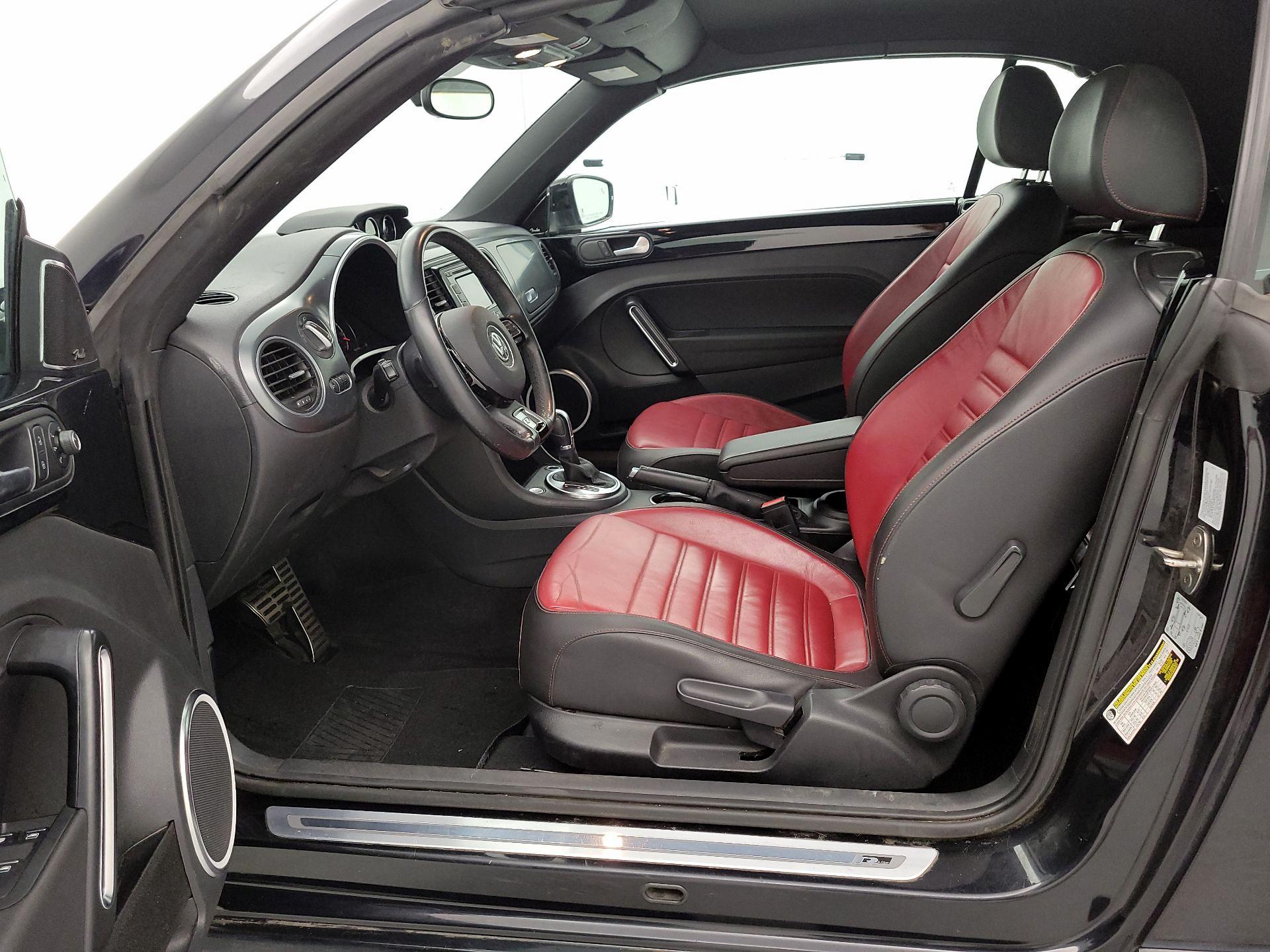 Thumbnail: 2015 Volkswagen Beetle - 11