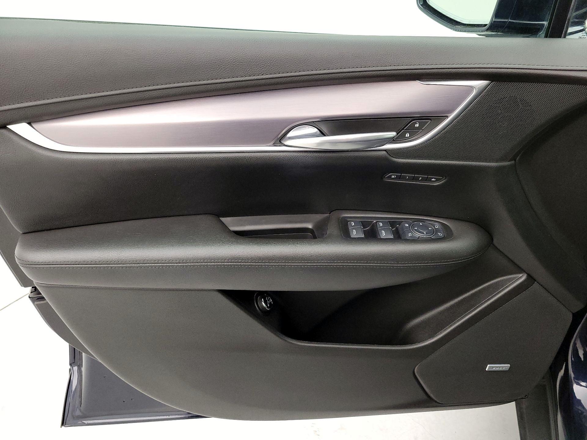 Thumbnail: 2017 Cadillac XT5 - 12
