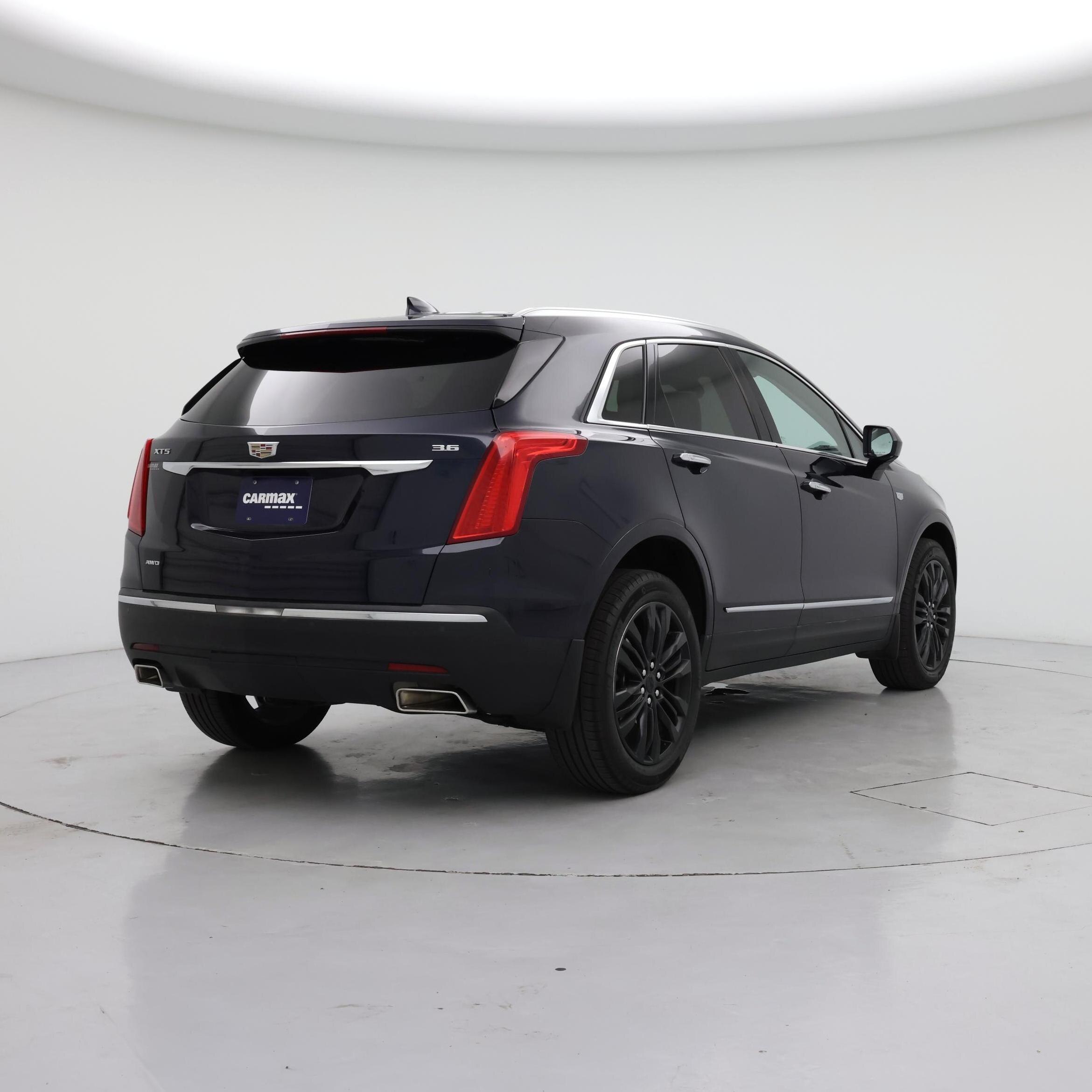 Thumbnail: 2017 Cadillac XT5 - 8