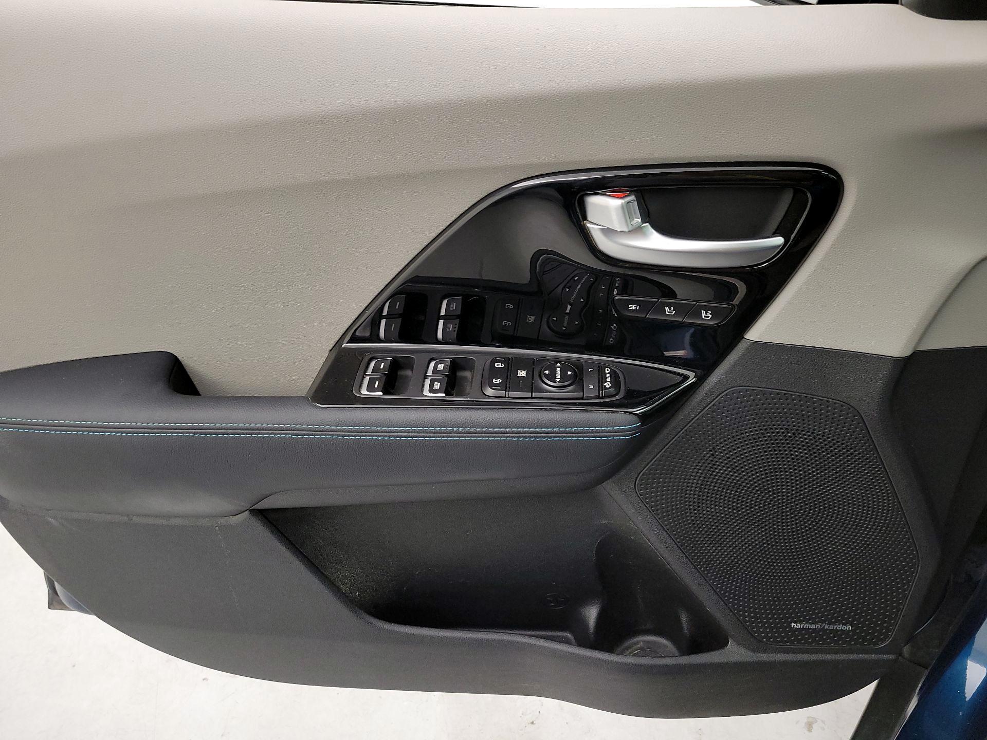 Thumbnail: 2017 Kia Niro - 12